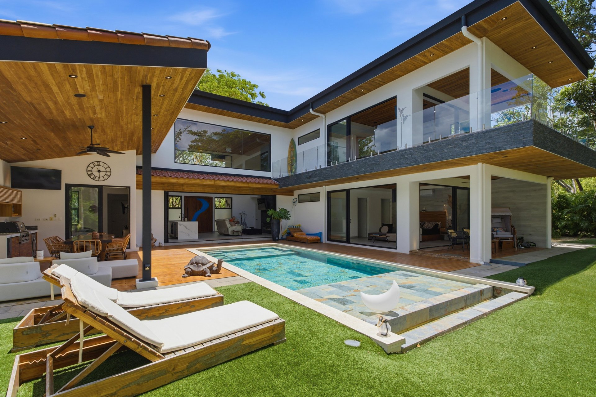 Casa La Ola Perfecta | Luxury 5-Bedroom Home with Pool Near the Beach in Hacienda Pinilla
