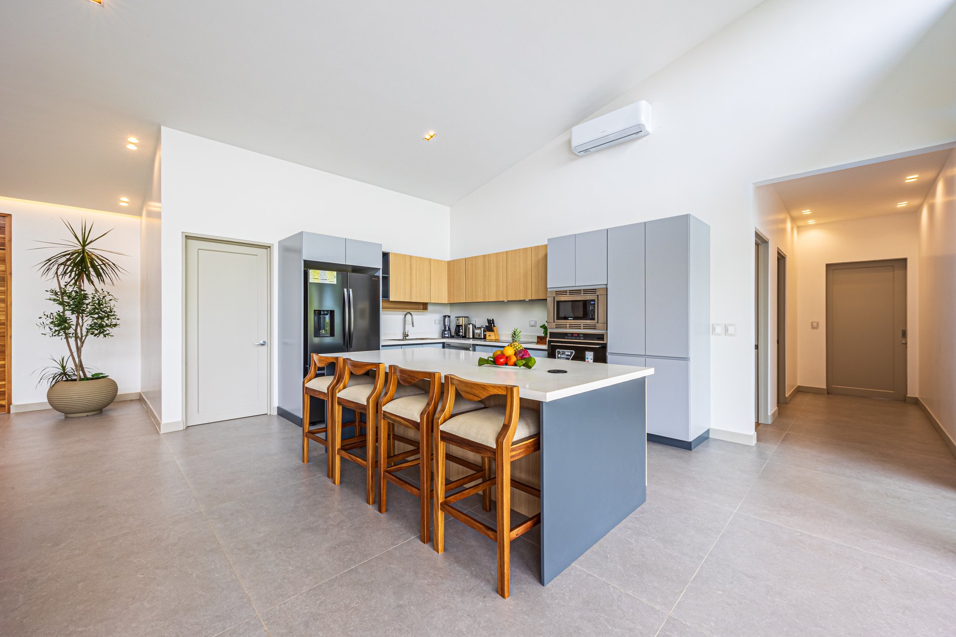 Luxury, Comfort & Investment Potential – Ocean-View Home in Uvita