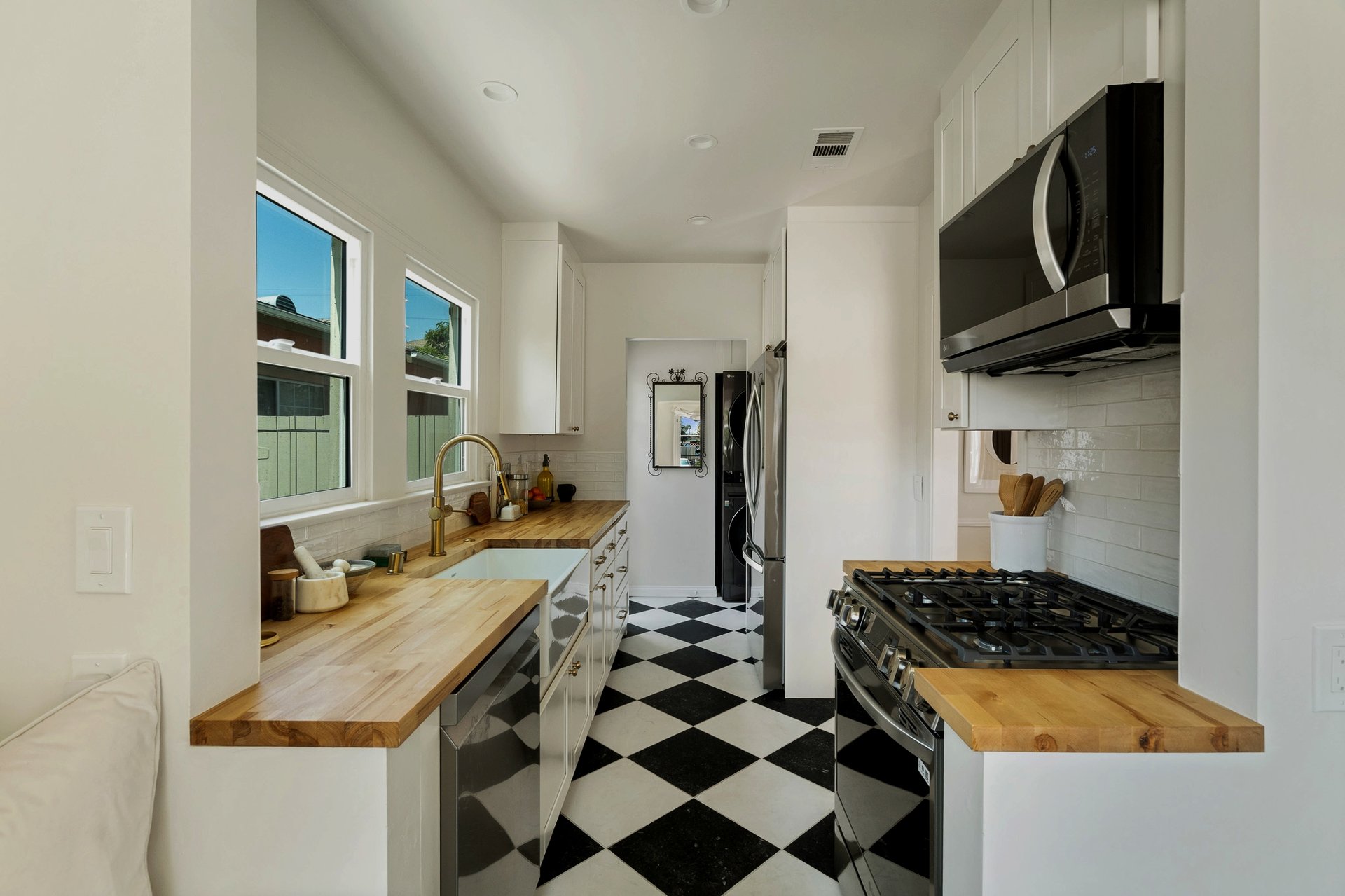 Re-imagined Quaint Country English with Guest House and Grand Rear Yard!