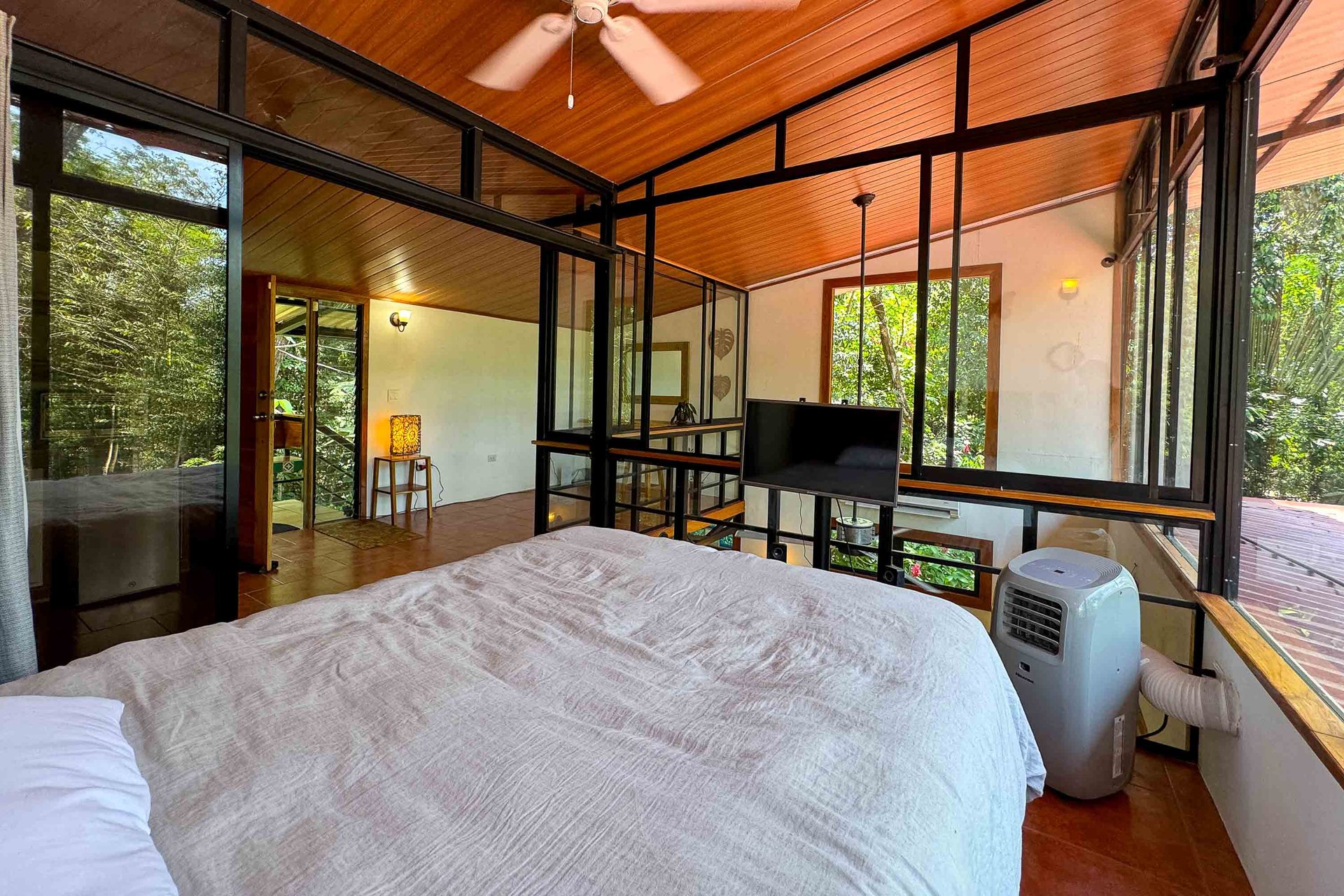 Tropical 3-bedroom home in gated community Manuel Antonio, Perfect rental!