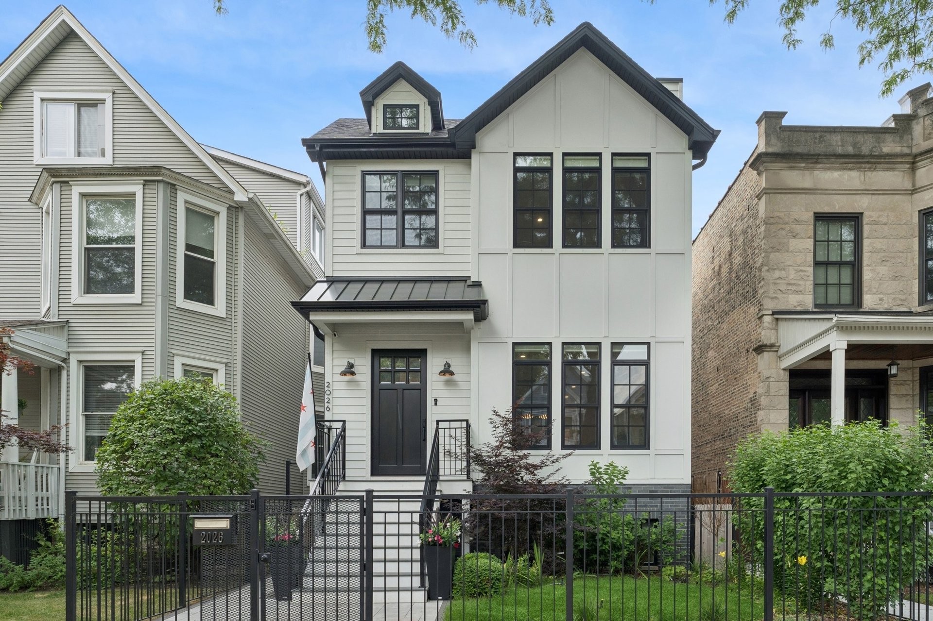2026 W. Waveland- A North Center Gem!