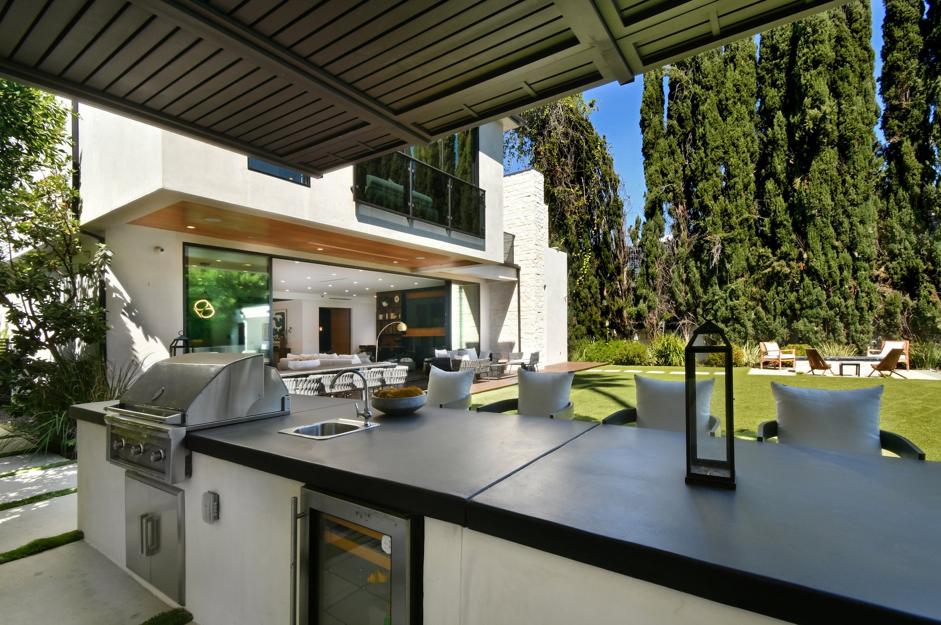 4544 Woodley Ave