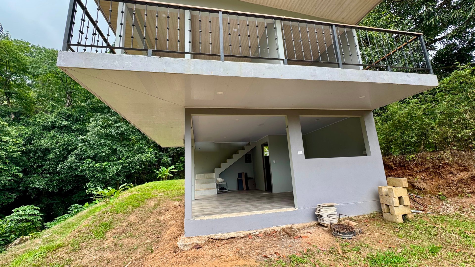 Investment Opportunity in Playa Hermosa – Fixer-Upper with Great Potential!