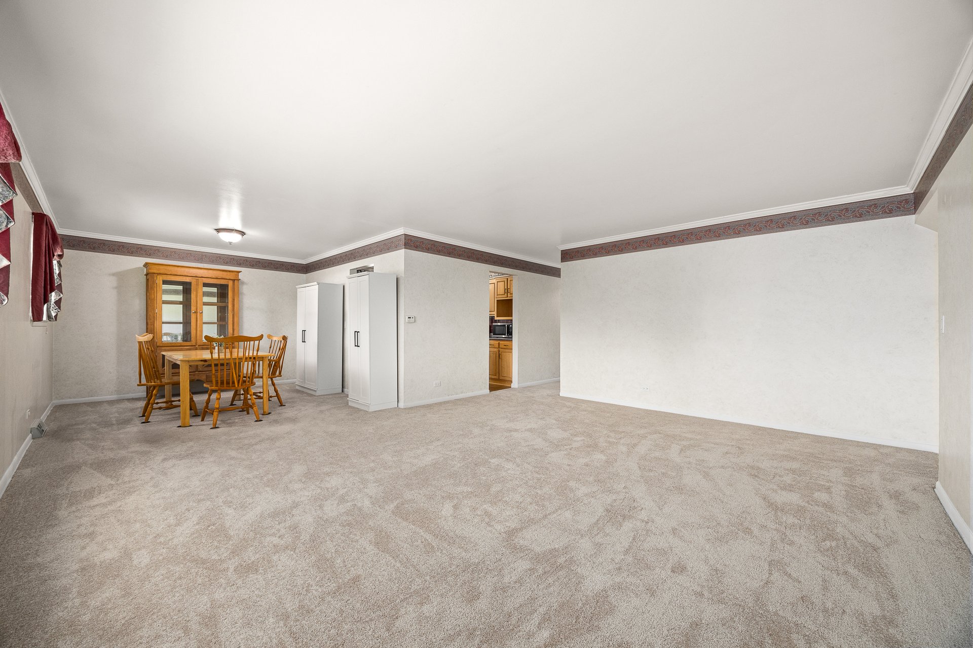 6308 MacArthur Dr, Woodridge