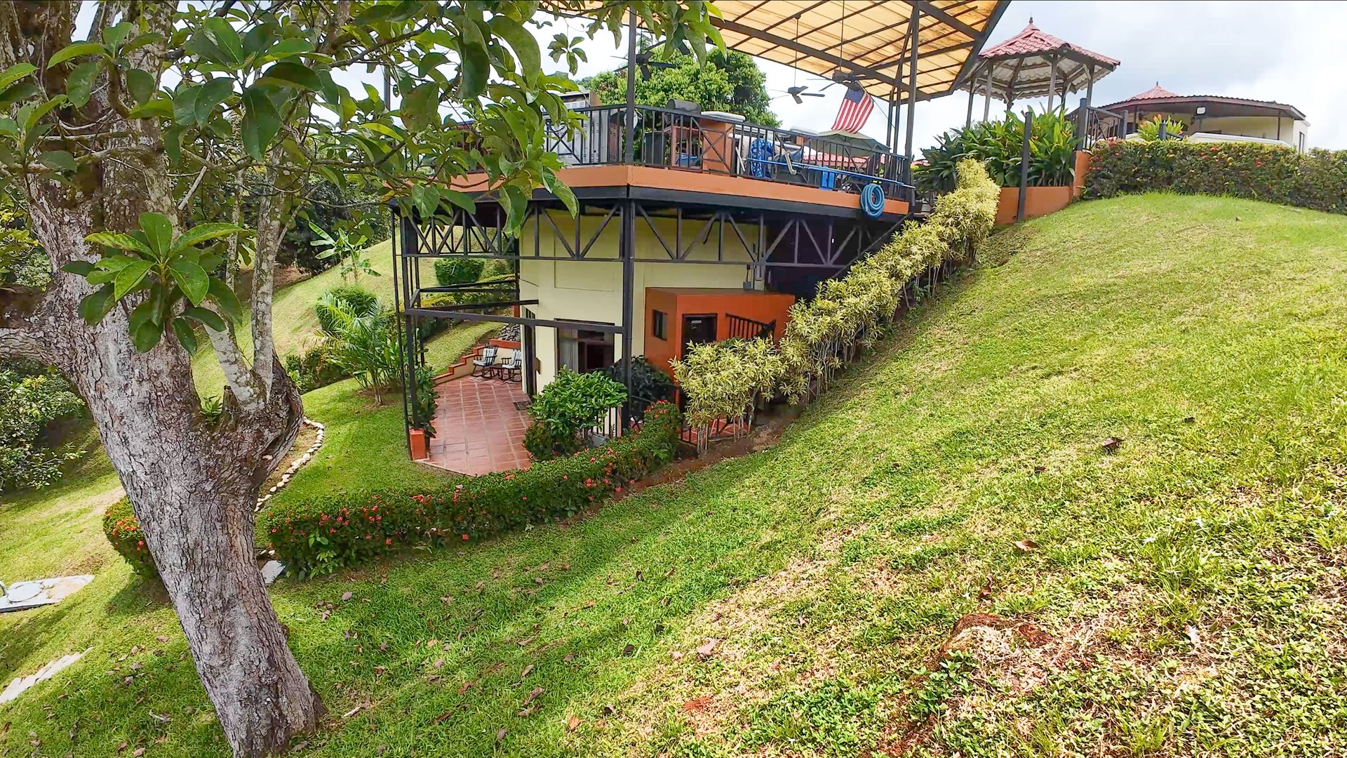 Tropical Estate in Gated Community near Quepos