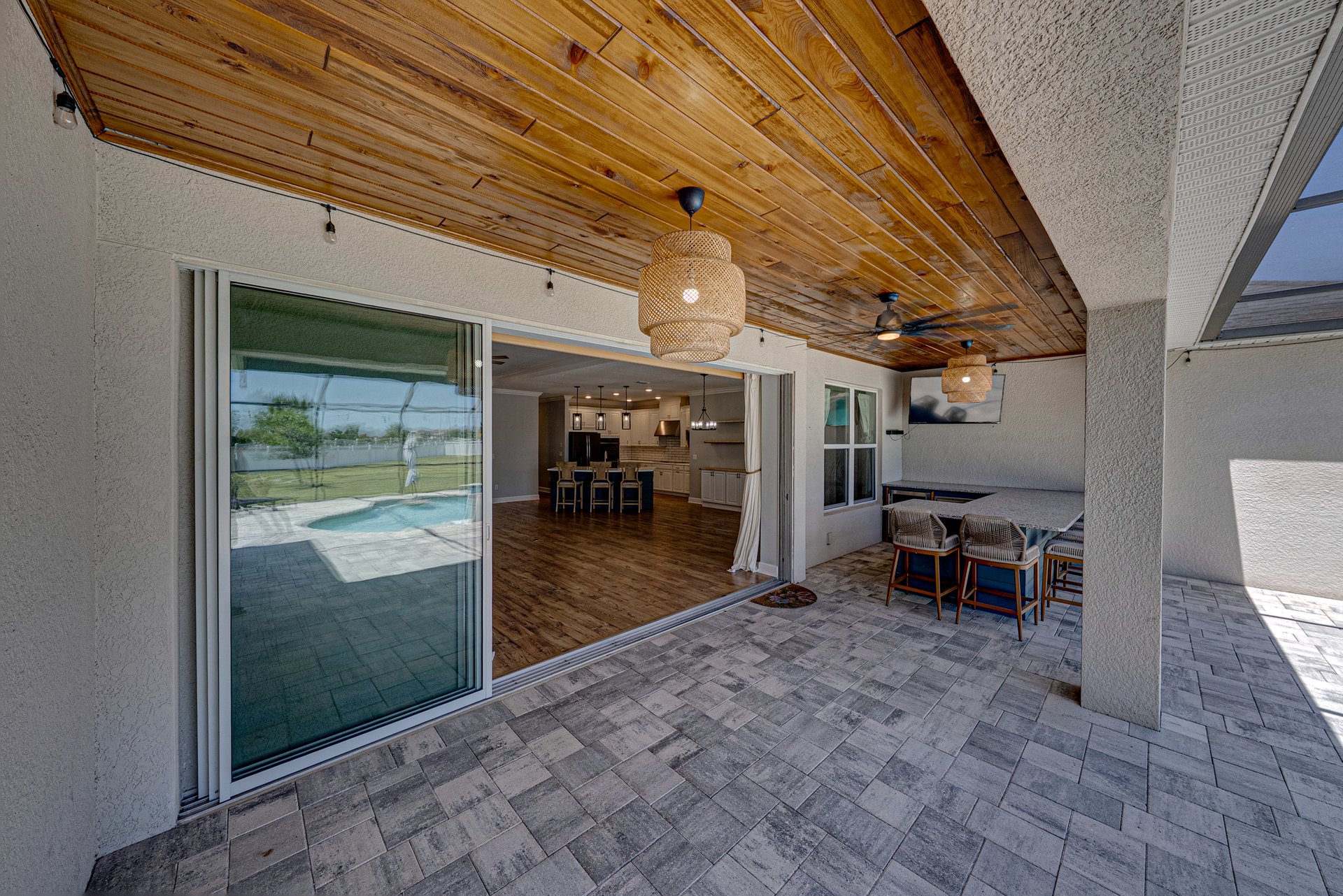 6883 BRADBURY CIR
