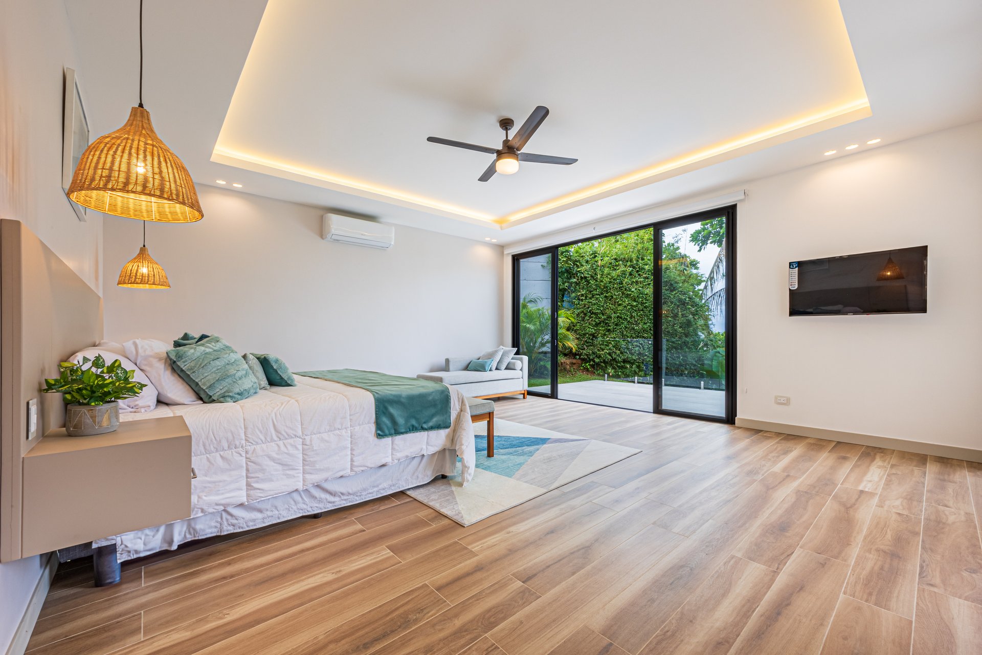 Luxury, Comfort & Investment Potential – Ocean-View Home in Uvita