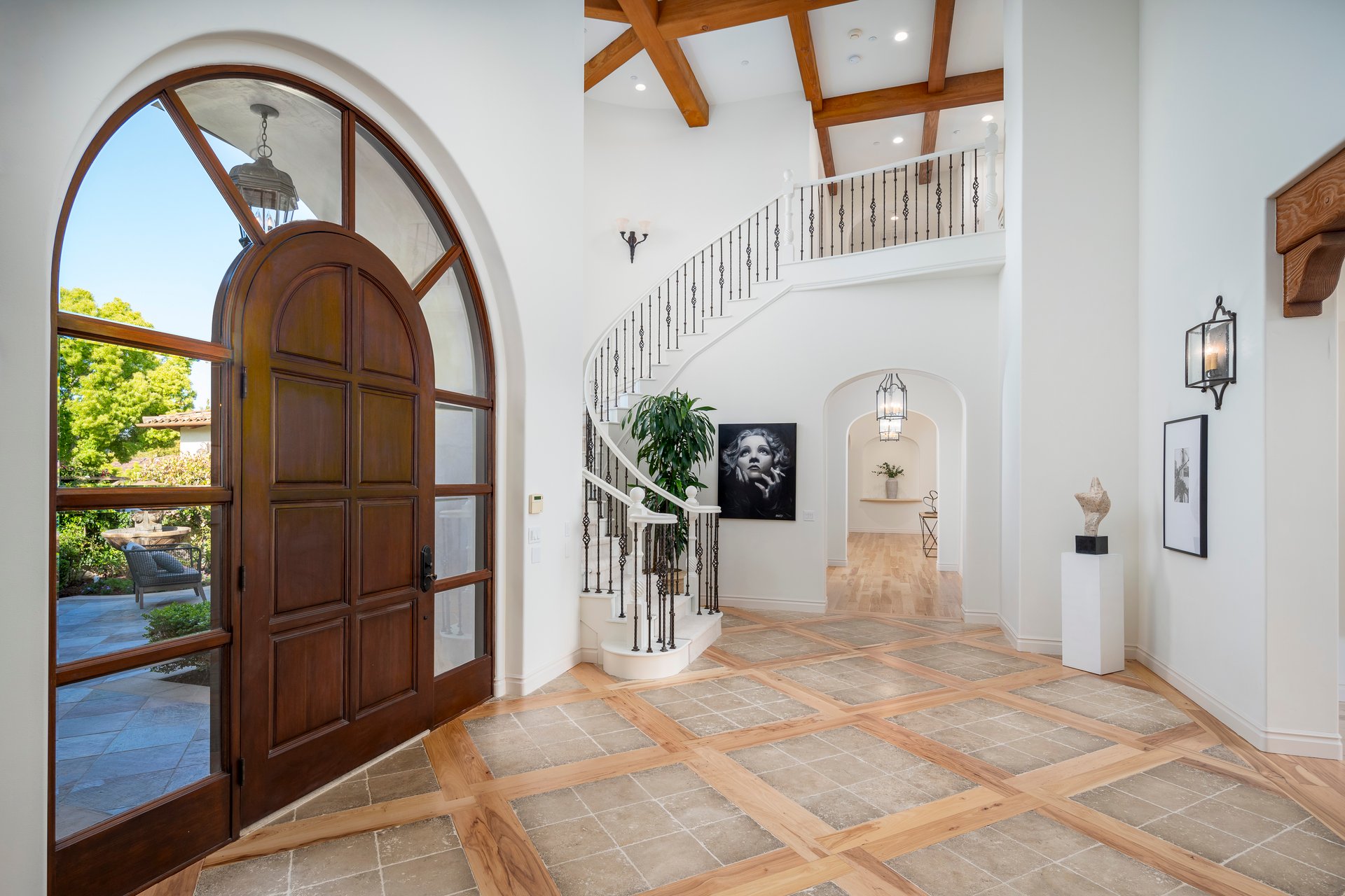 Luxury Living Redefined: Executive Rental in The Bridges