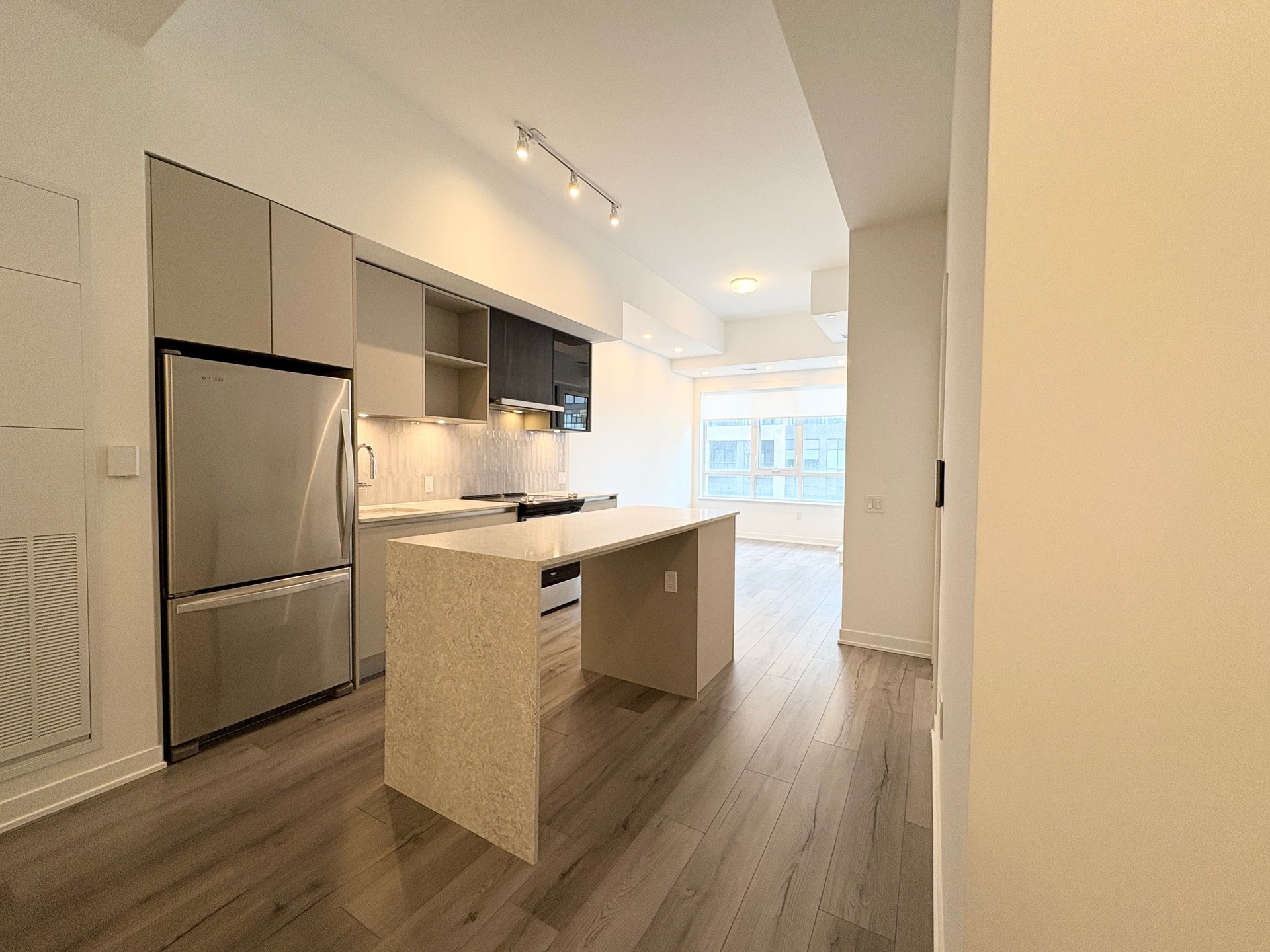 395 Dundas Street W Unit: 223