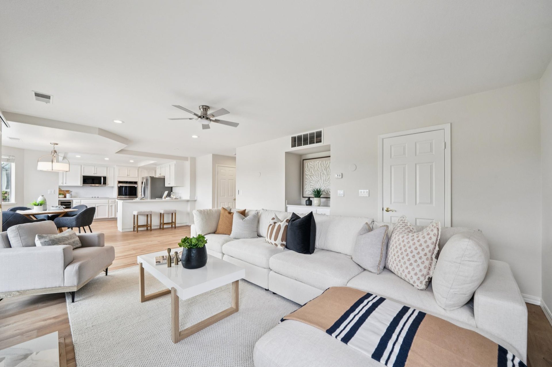 5075 Monaco Dr.