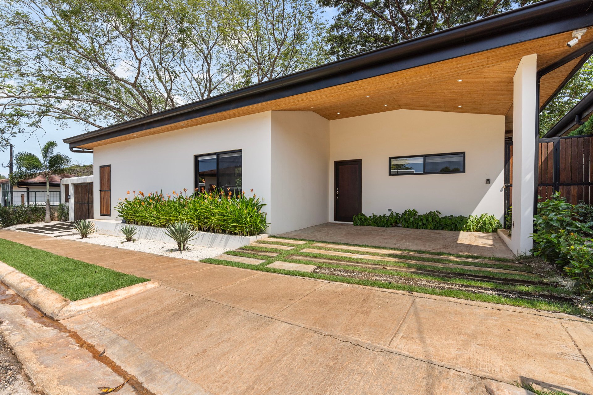 Calle Uno 28 | 3-Bed Modern Tropical Home Minutes from Tamarindo