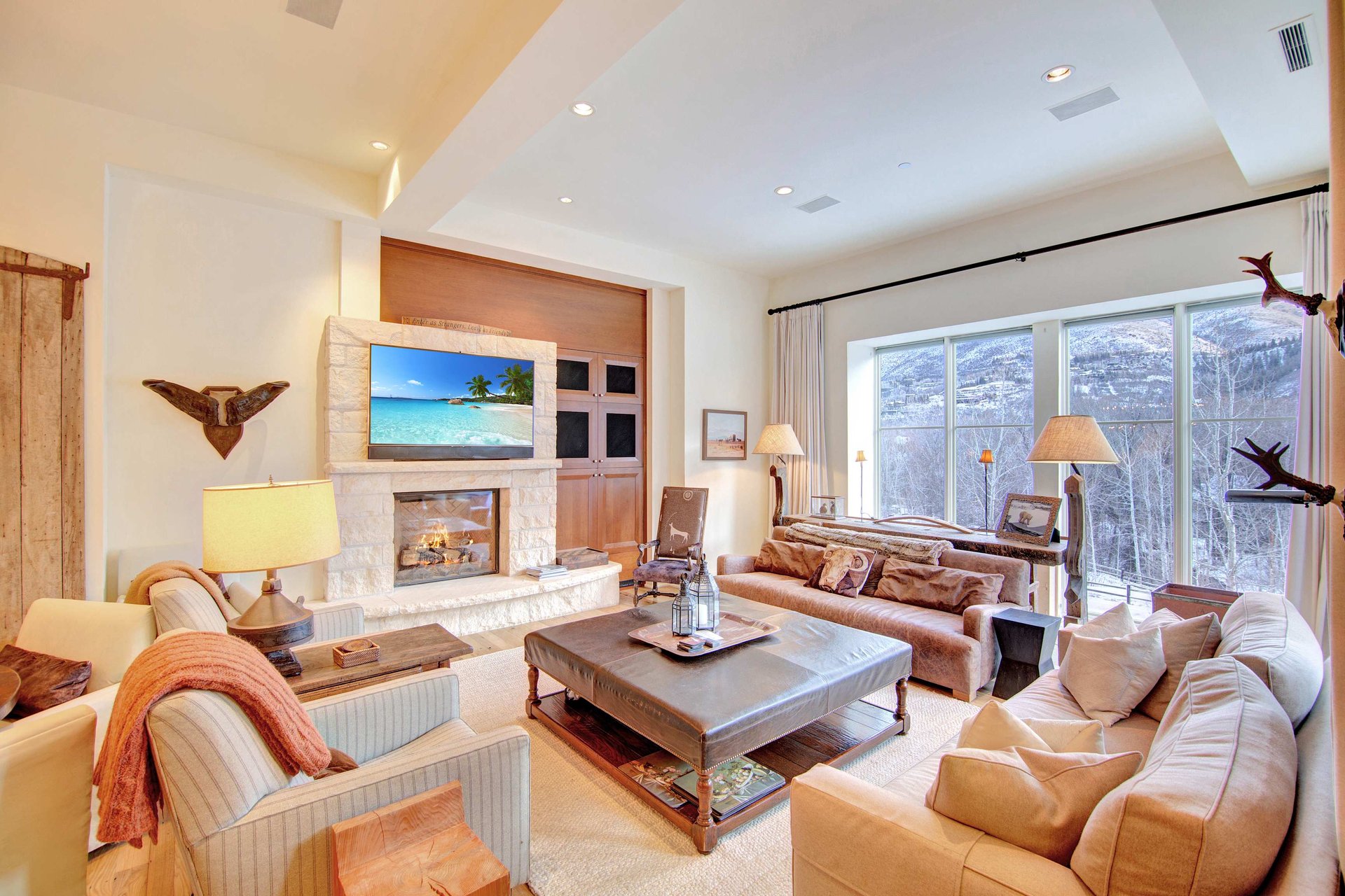  Easy Living and Convenience!  Obermeyer Palce in Aspen  