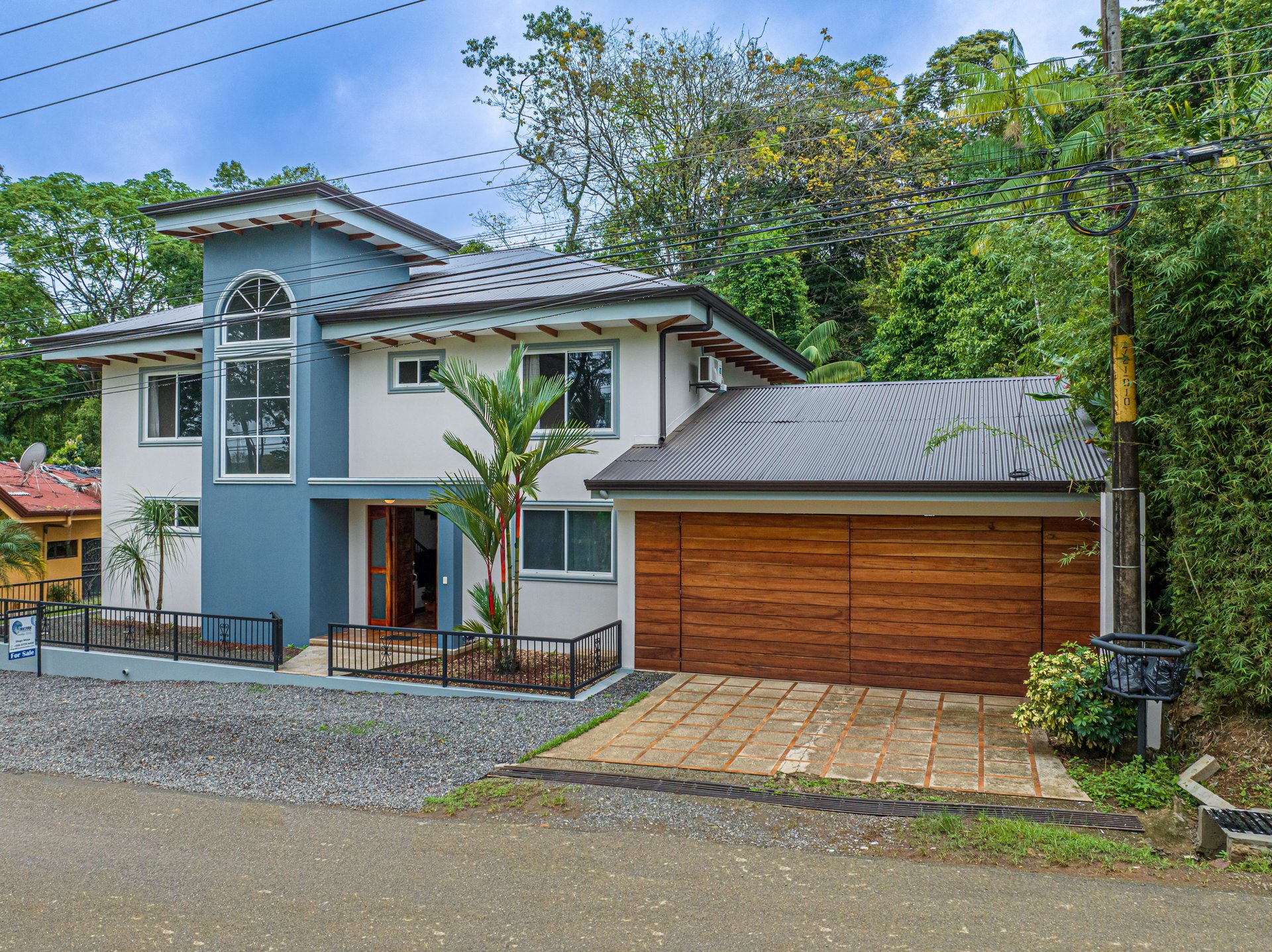 Commercial Building Opportunity in the Heart of Uvita. On Creek with Beautiful Jungle View