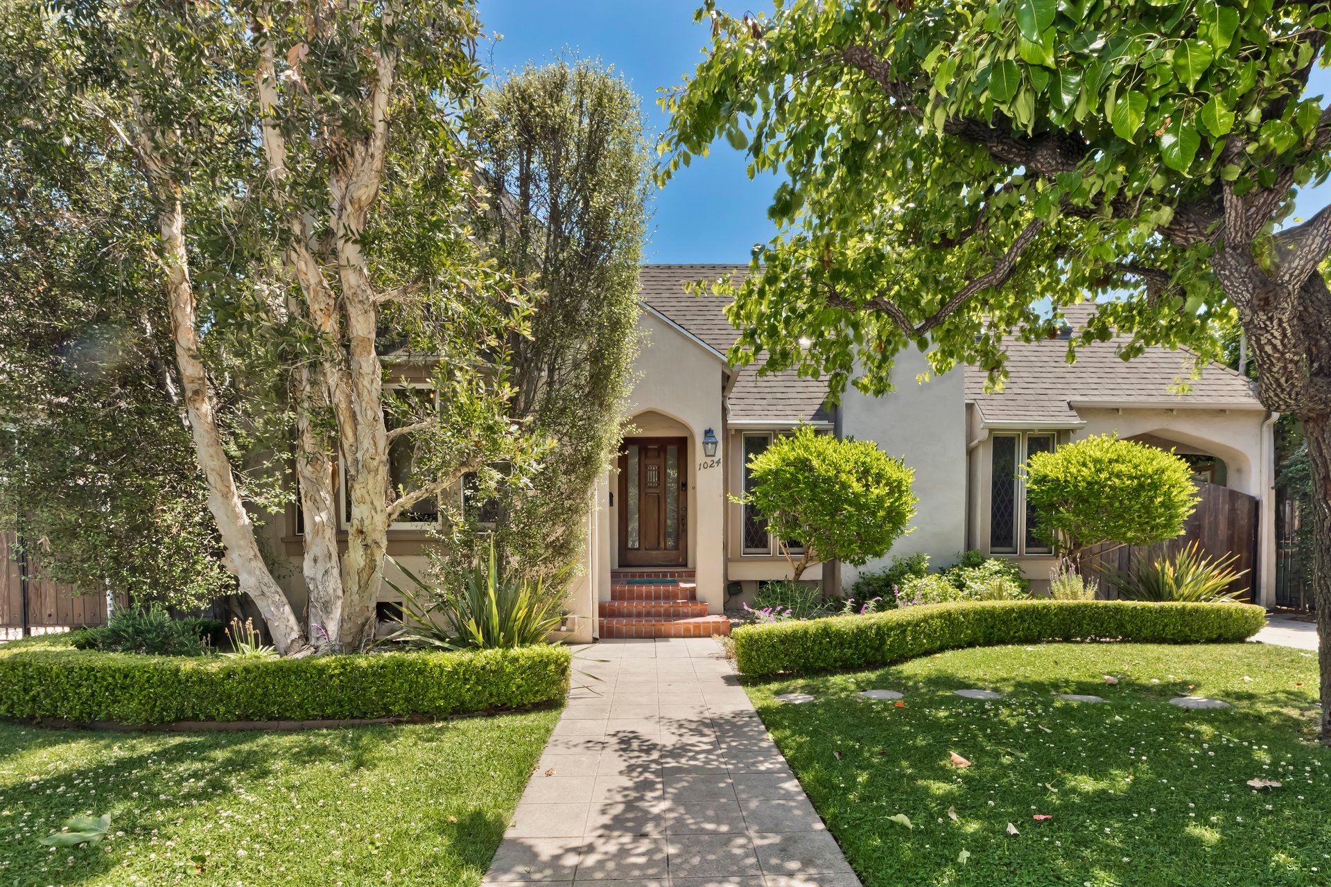 1024 Stearns Dr, Beverly Grove