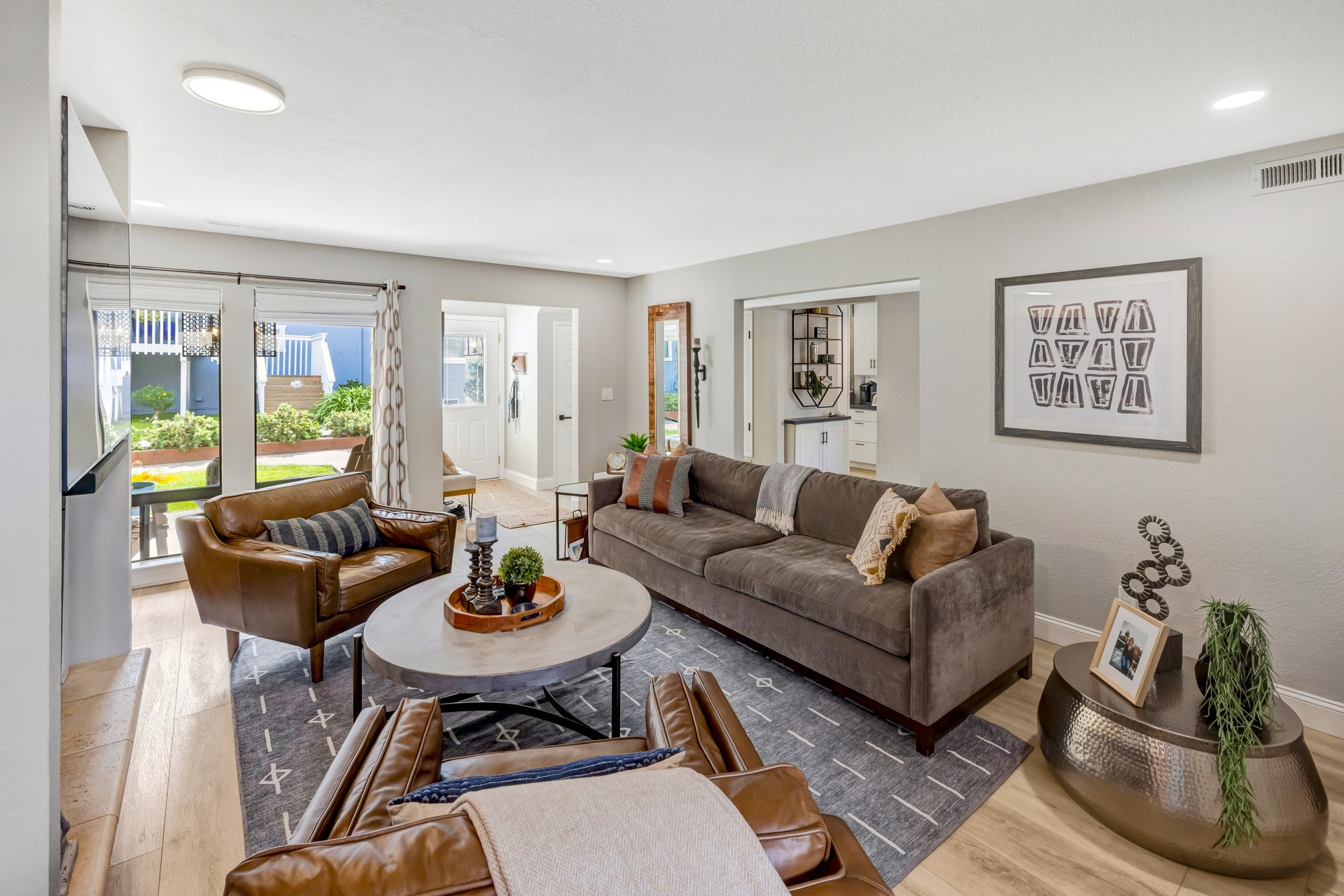 Charming Updated Townhouse Near the Ocean