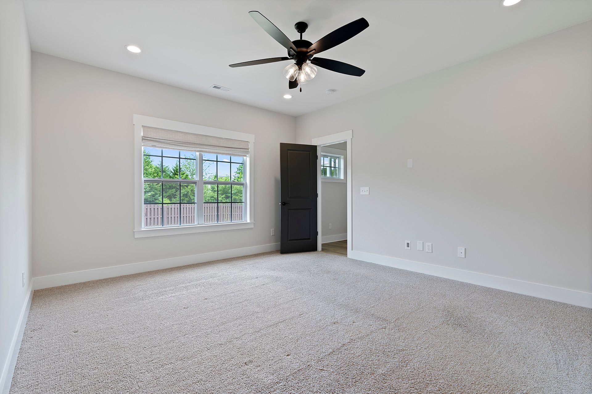 SPACE SPACE SPACE with a Luxury feel! Office AND Bonus Room!Office AND Bonus Room!