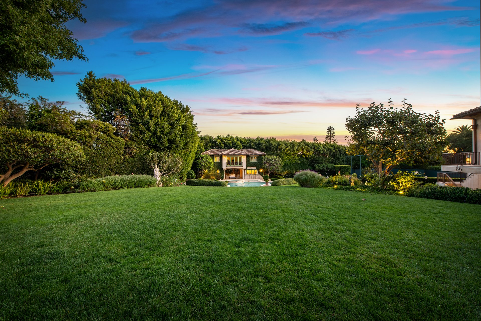 1550 Amalfi DR