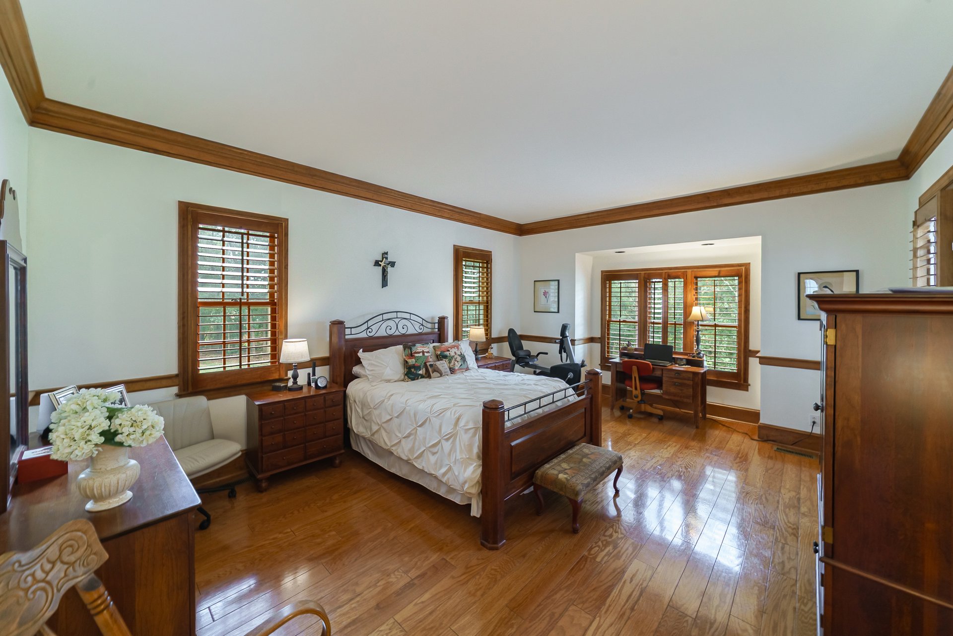 29-Acre Equestrian Estate with 14-Stall Barn