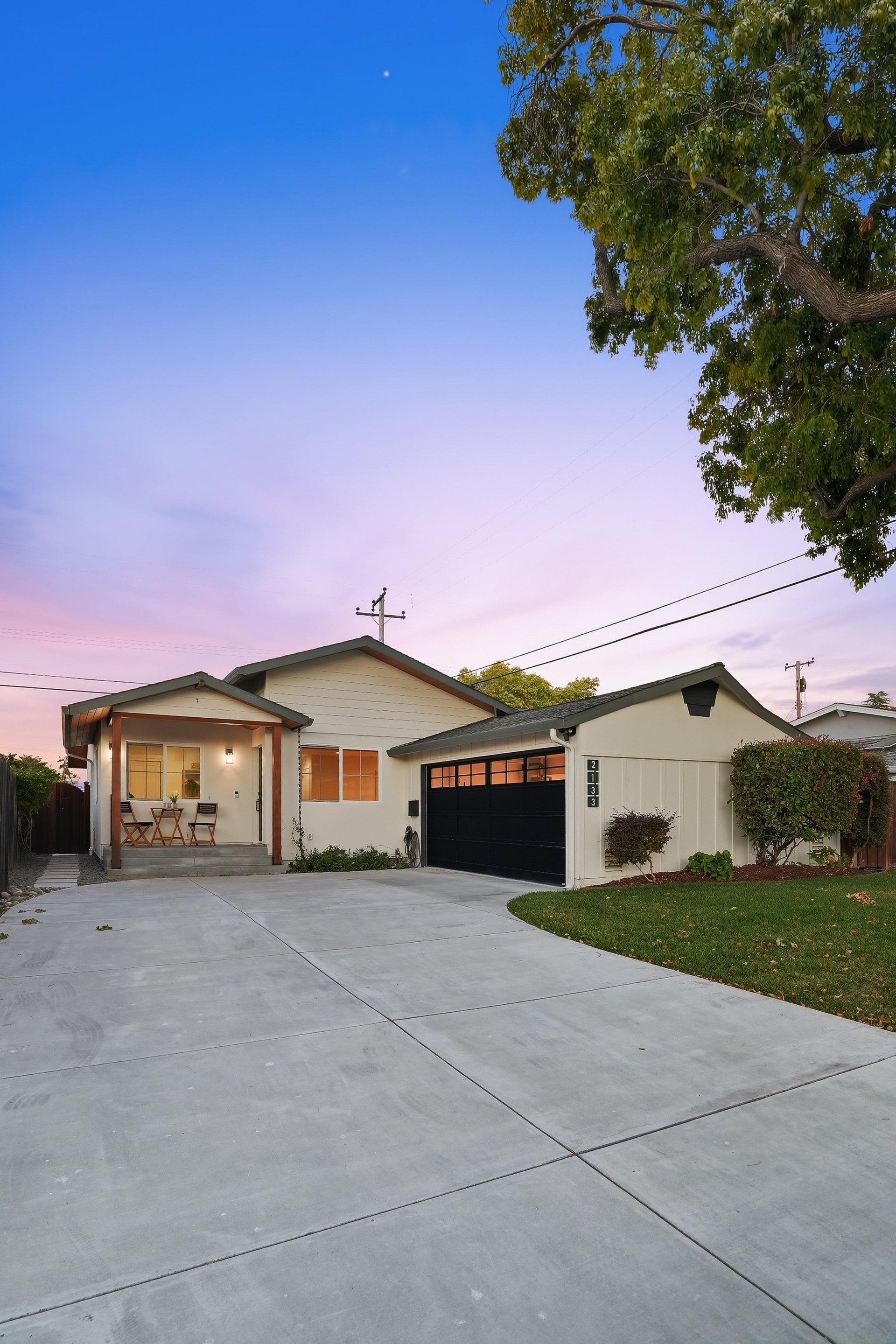 2133 Santa Cruz AVE