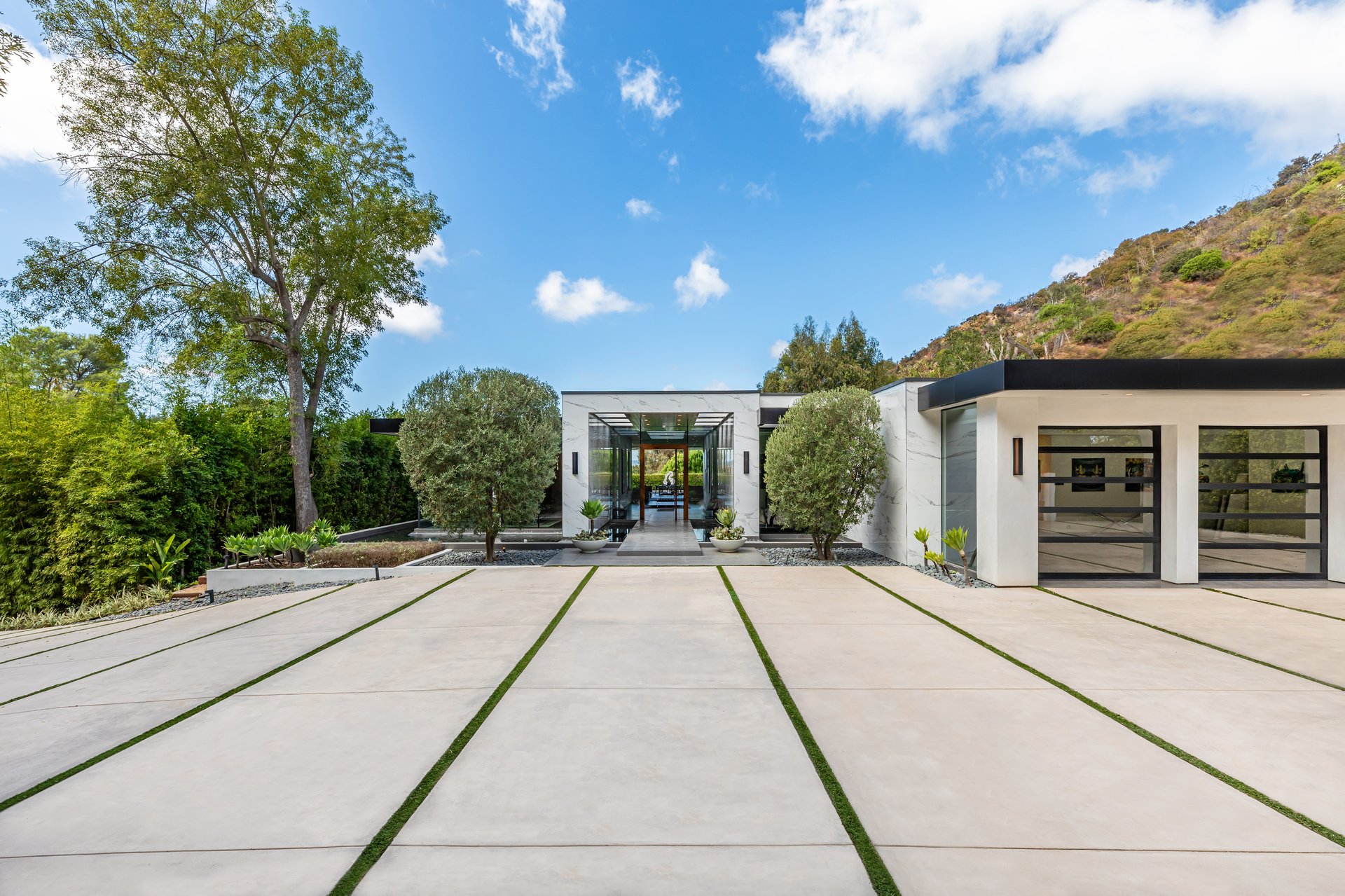 2002 LOMA VISTA DR