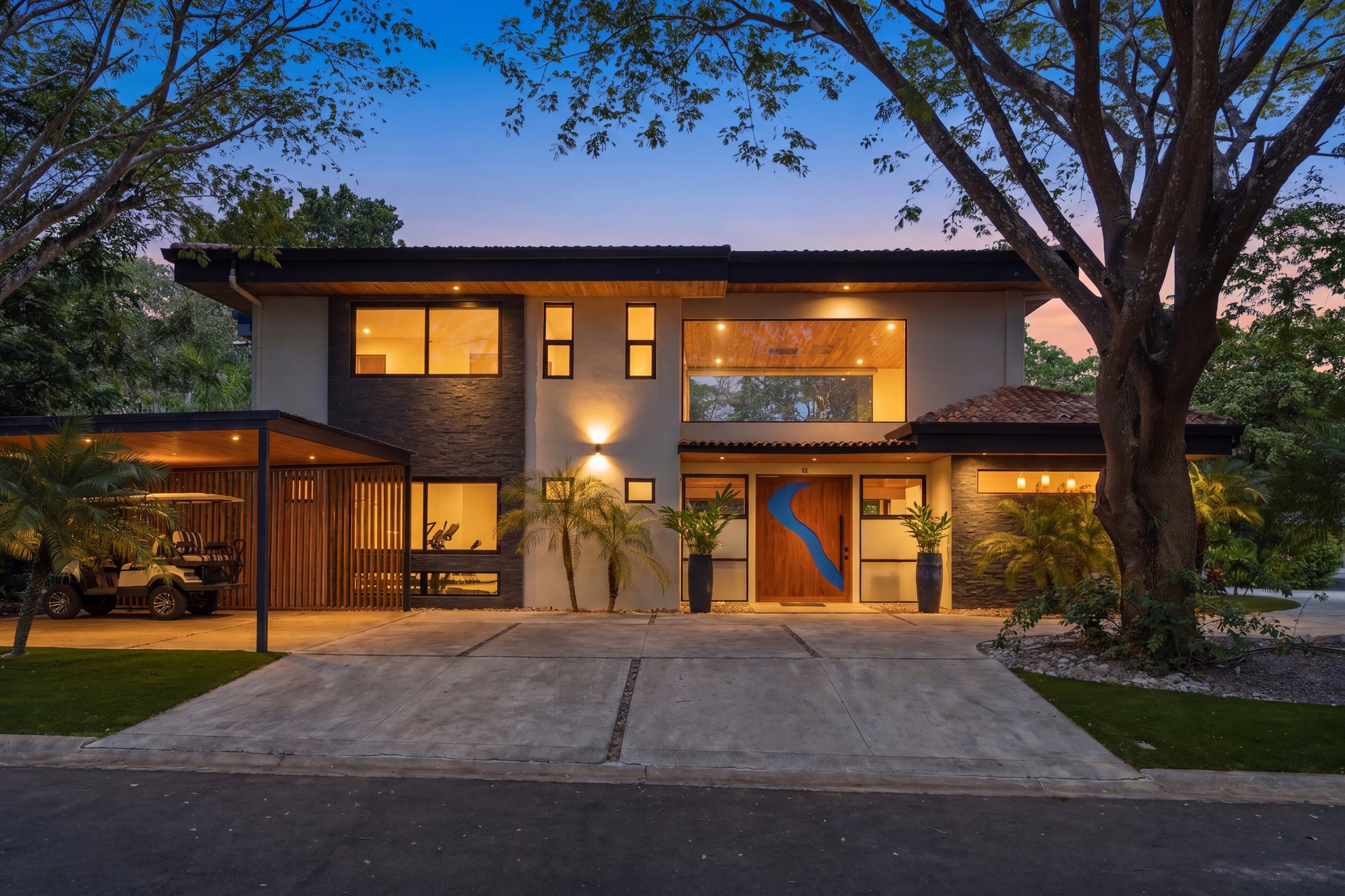 Casa La Ola Perfecta | Luxury 5-Bedroom Home with Pool Near the Beach in Hacienda Pinilla