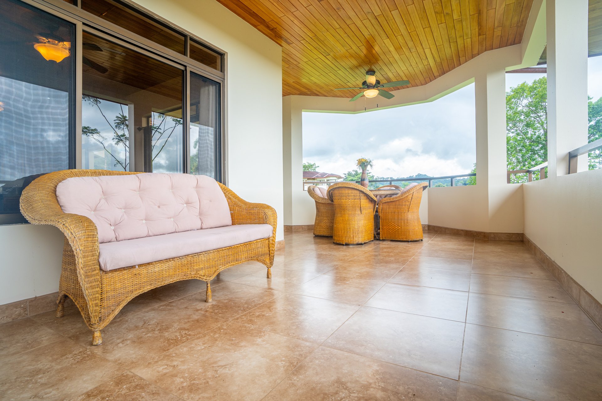 OSA Golf -  2 bed 2 bath Penthouse Condo! With Golf Membership