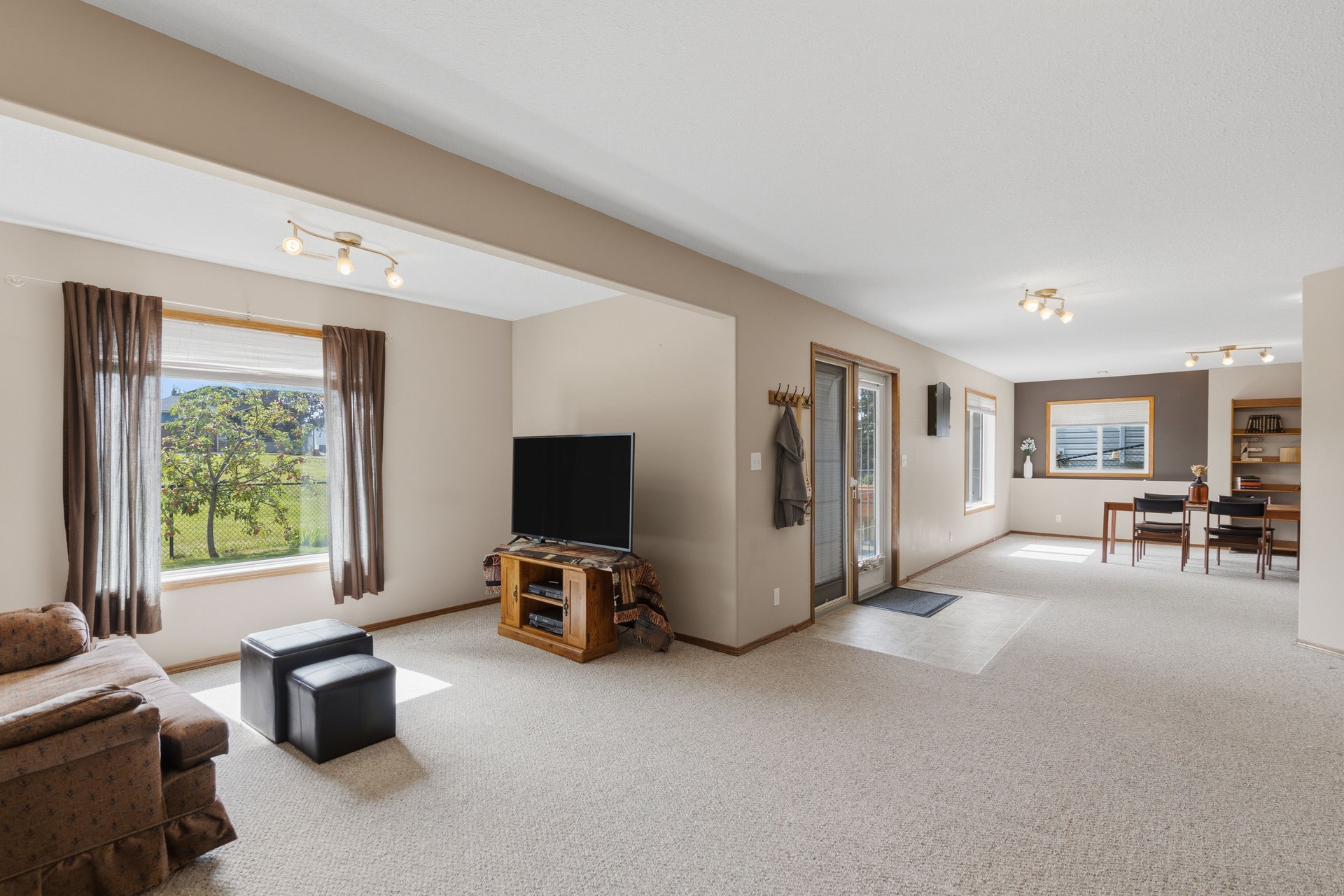 499 Highland Close