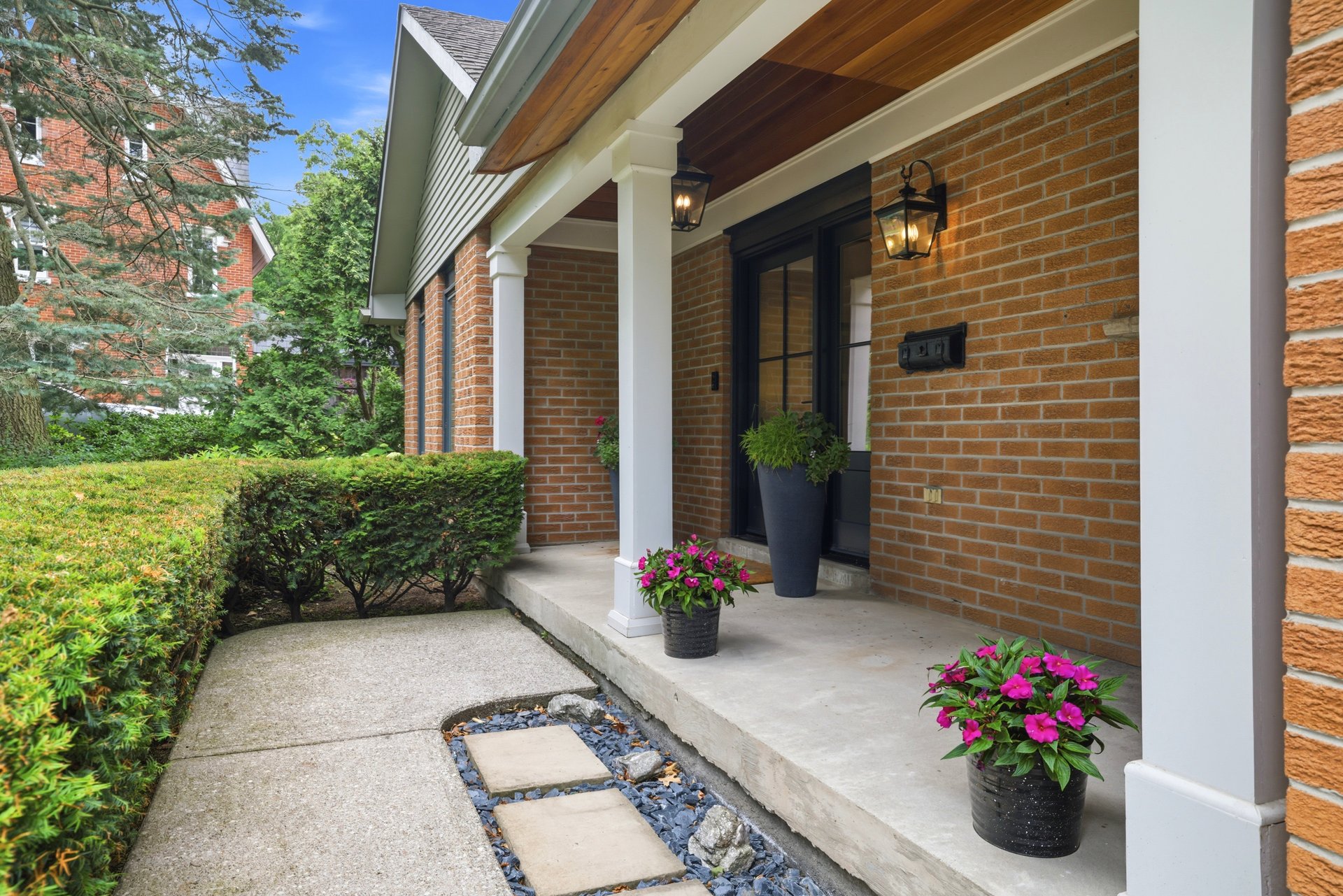 Rare Court Location on Oakville Golf Course