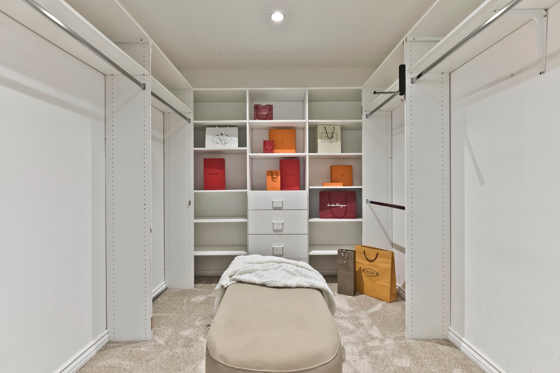 2302 Duxbury Cir, Beverlywood