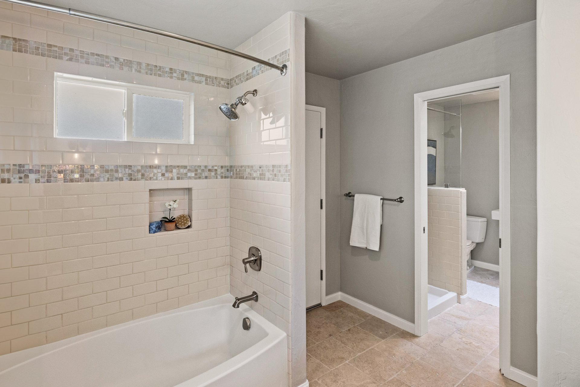 Monterey Sunbelt Living - 303 Del Robles Ave
