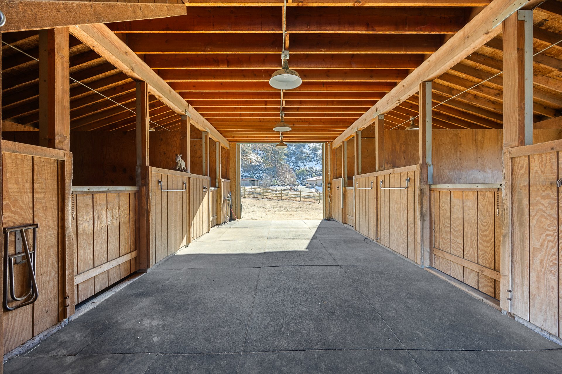 Equestrian Estate in Bear Valley Springs: 25820 Skyline Drive