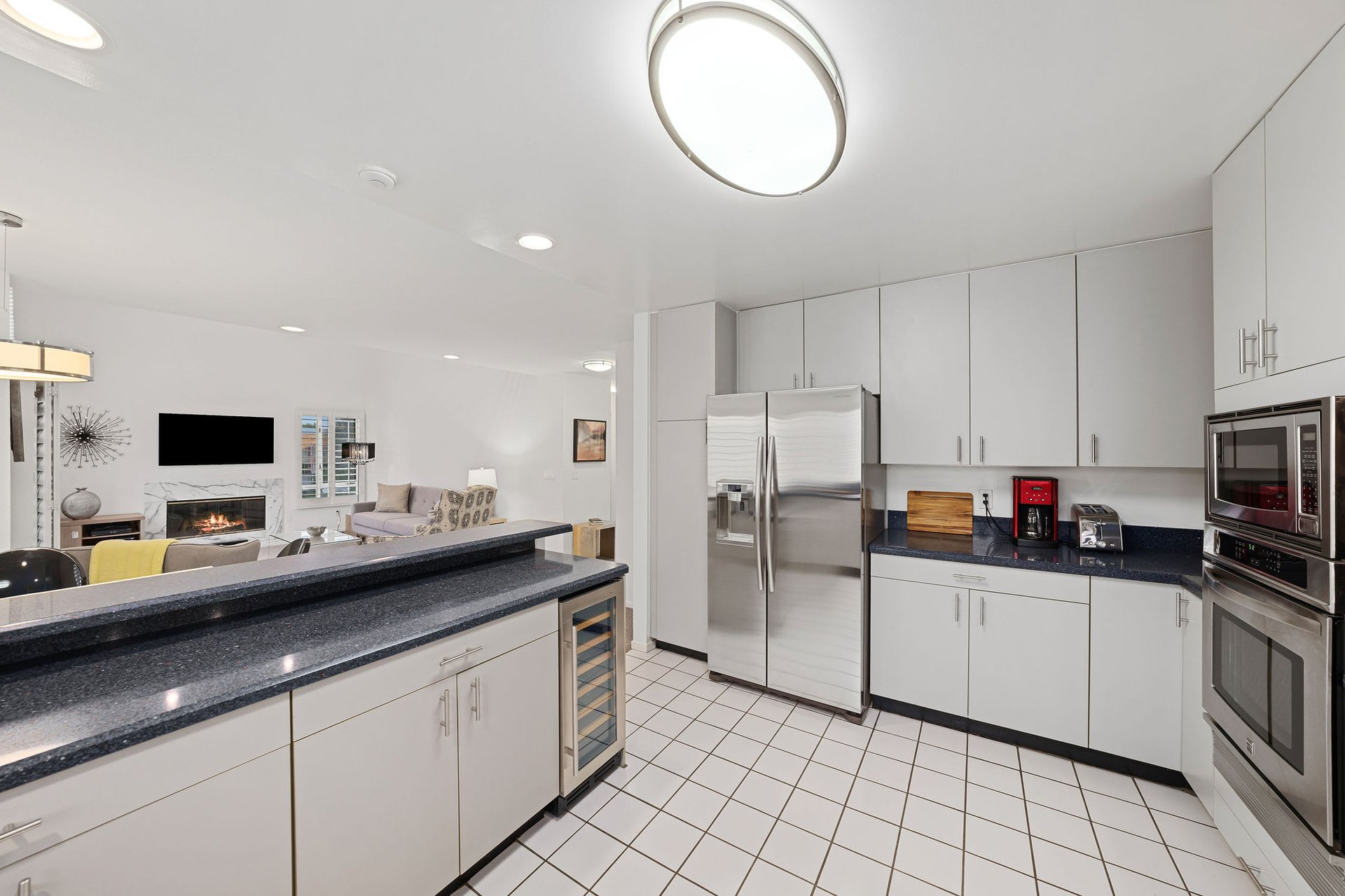 1010 California Ave #307, North of Wilshire