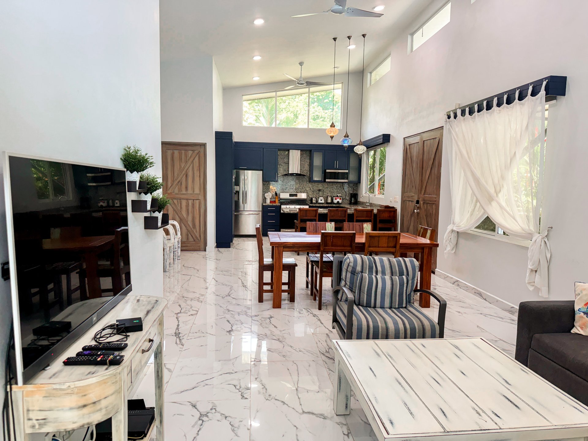 Villa Feliz - Walk to the beach in minutes