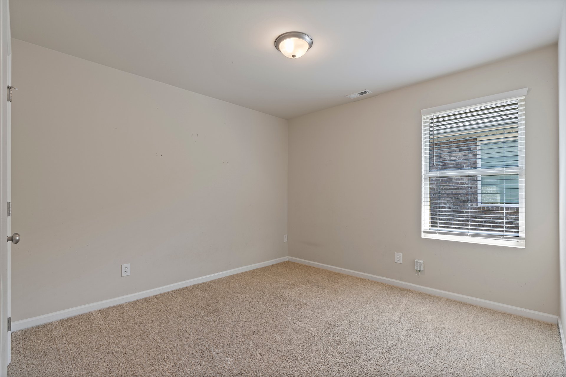 MADISON CITY SCHOOLS! Charming Home in a Great Location!
