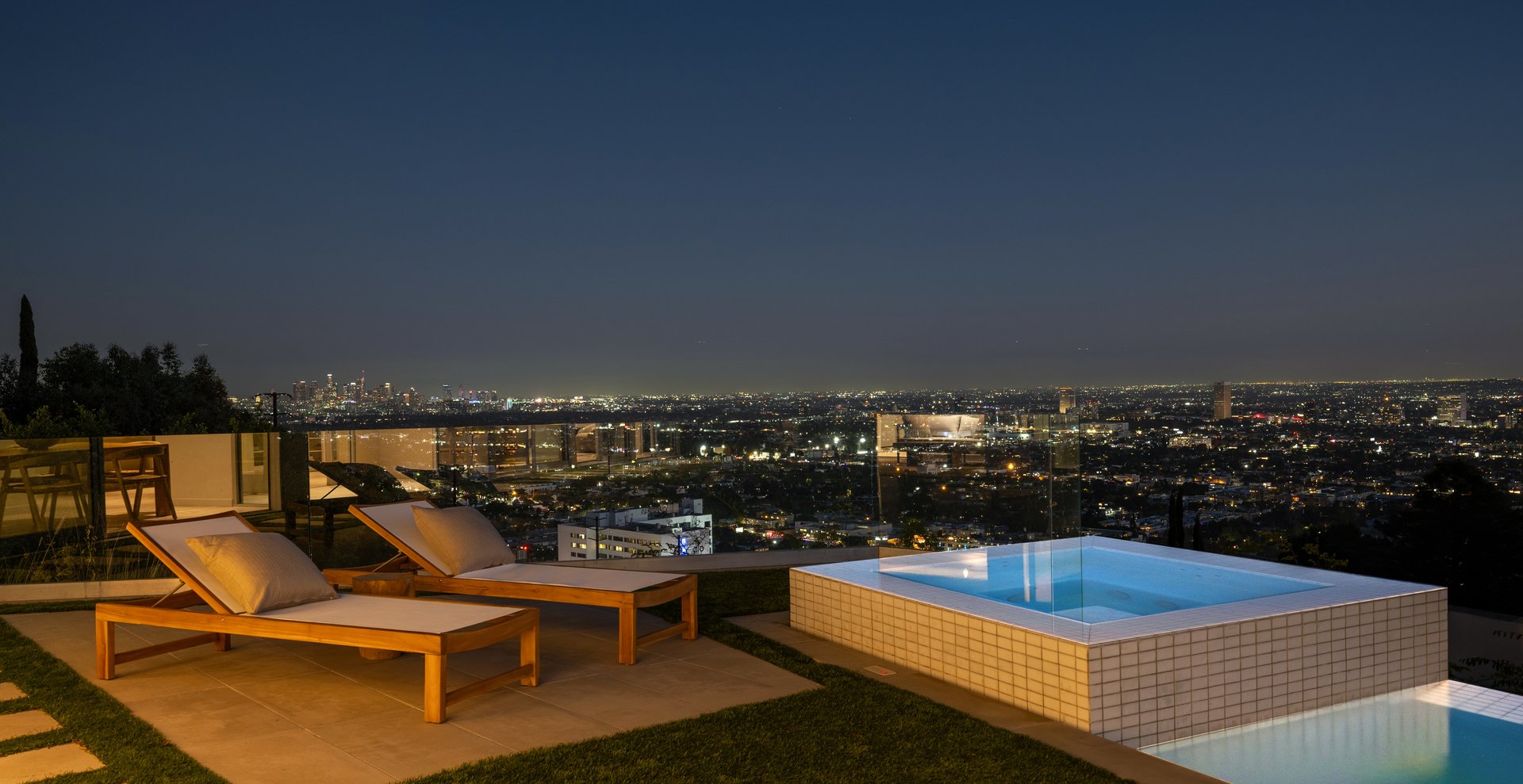 8515 Hedges Way, West Hollywood