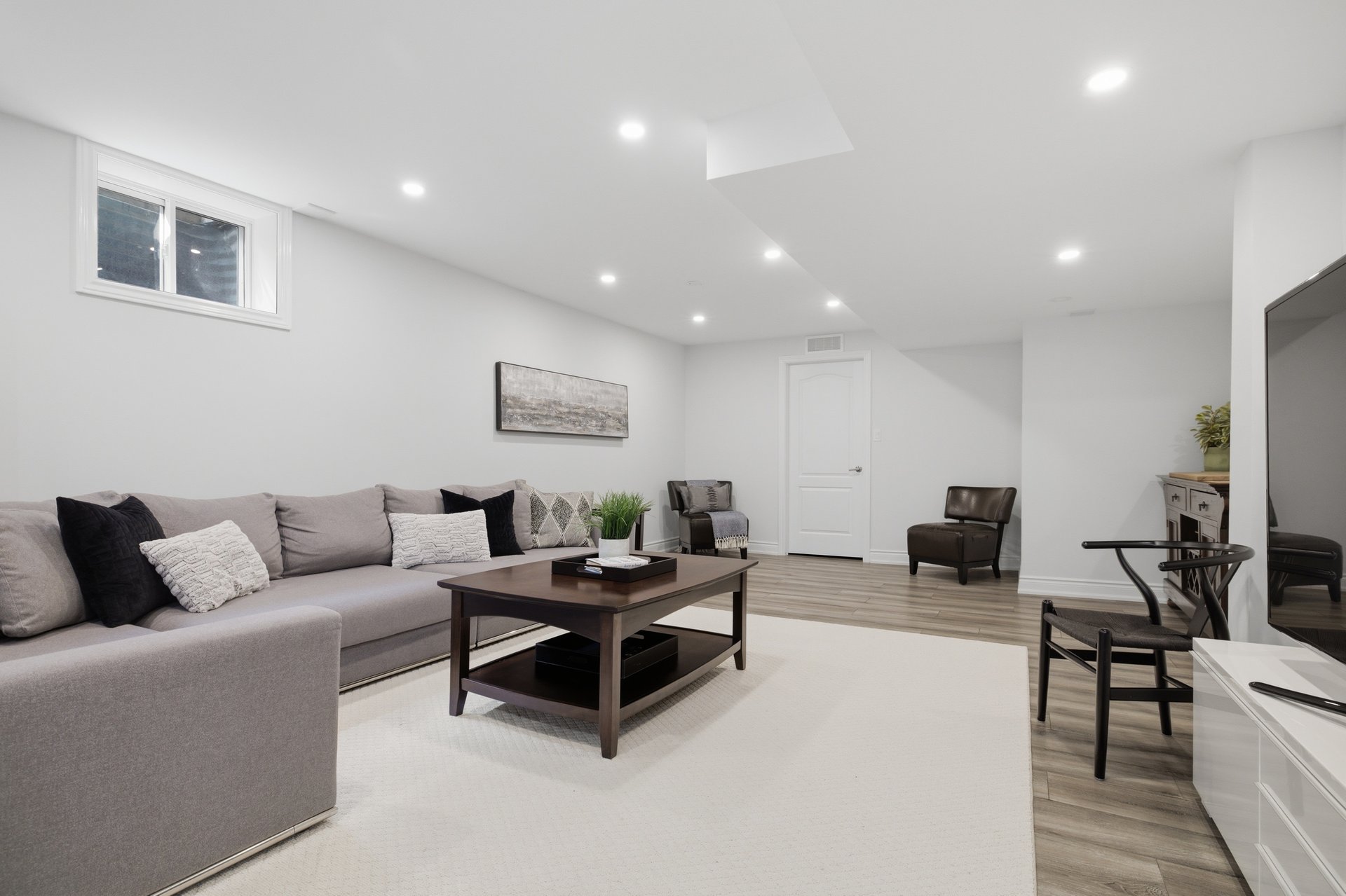 Rare Court Location on Oakville Golf Course