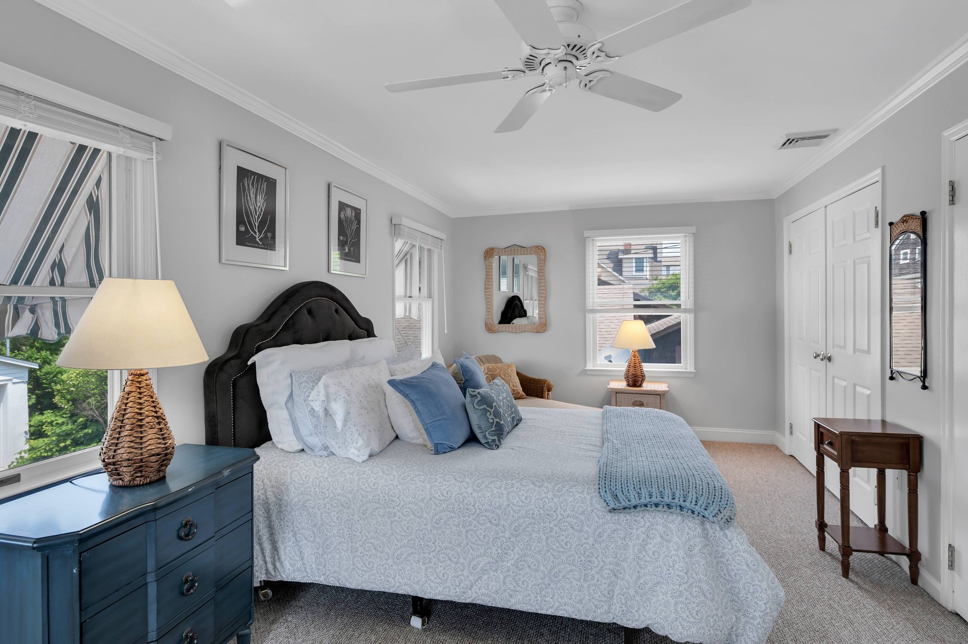 One Bedroom Condo With Outside Seating Area