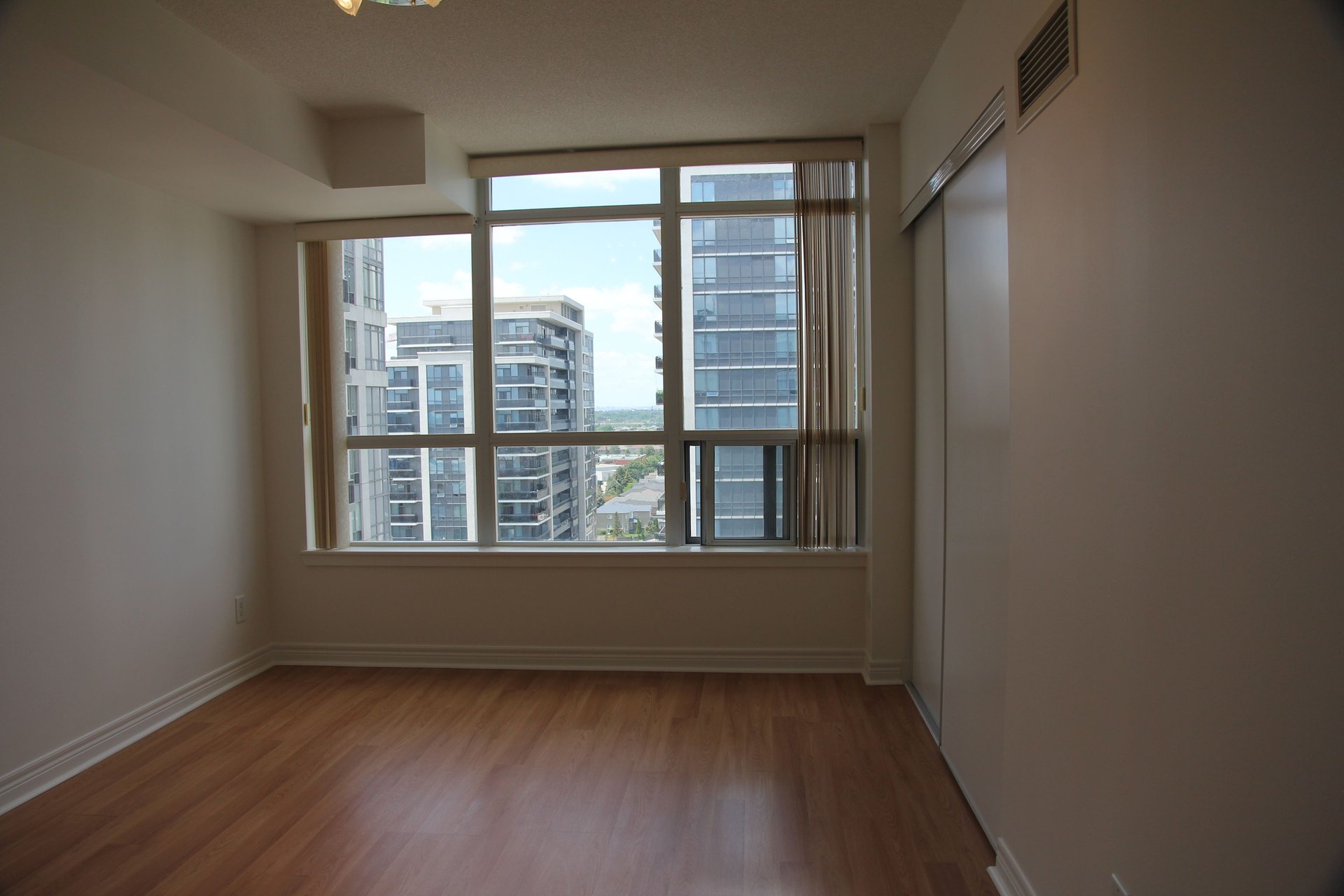  Exceptional Corner Suite 
