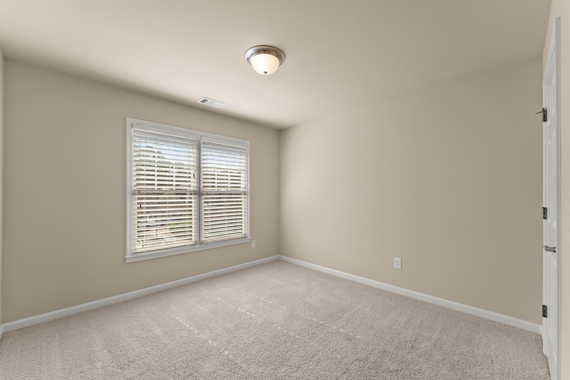 7534 Mossy Log Ct, Flowery Branch, GA 30542