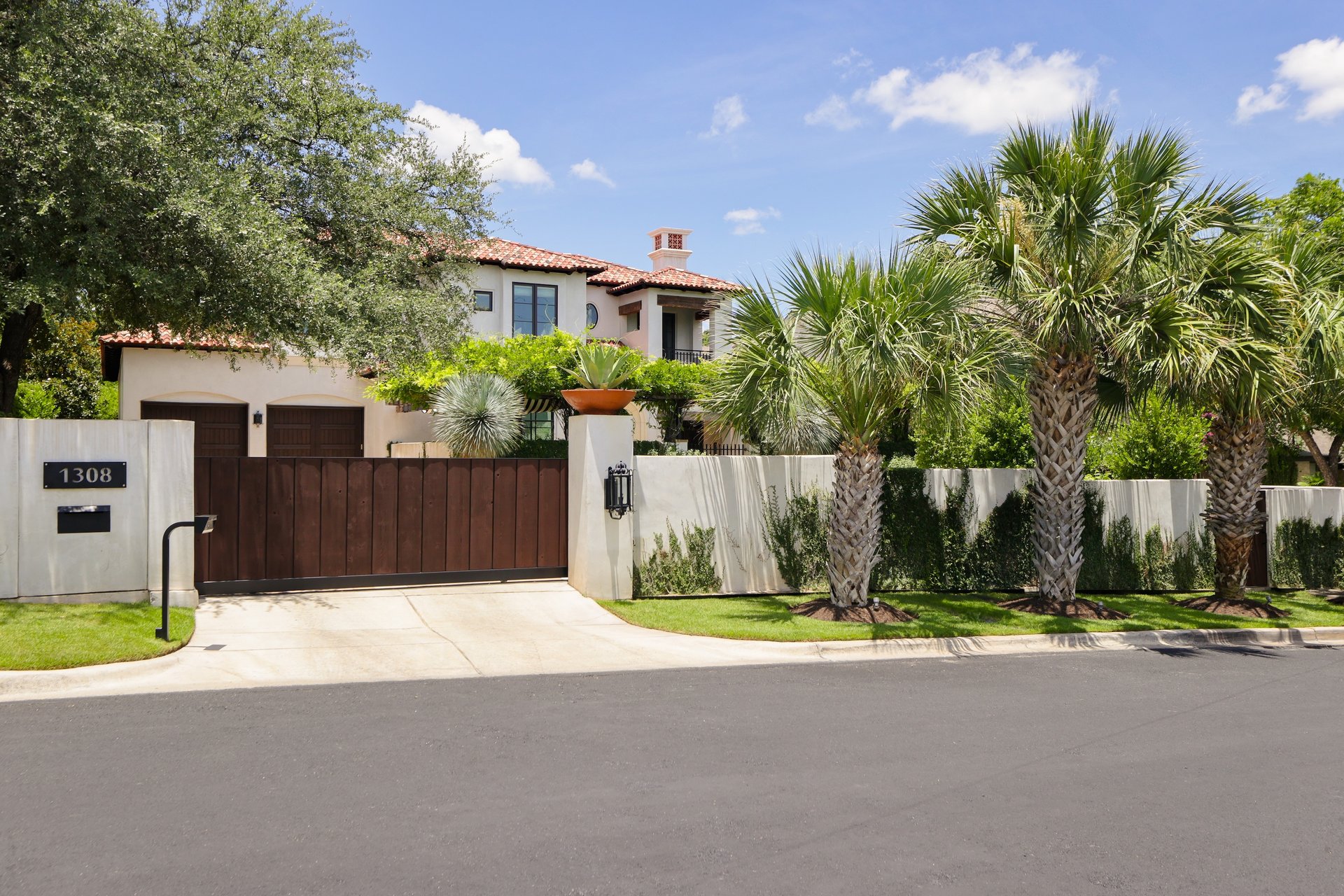 1308 Meriden Lane 