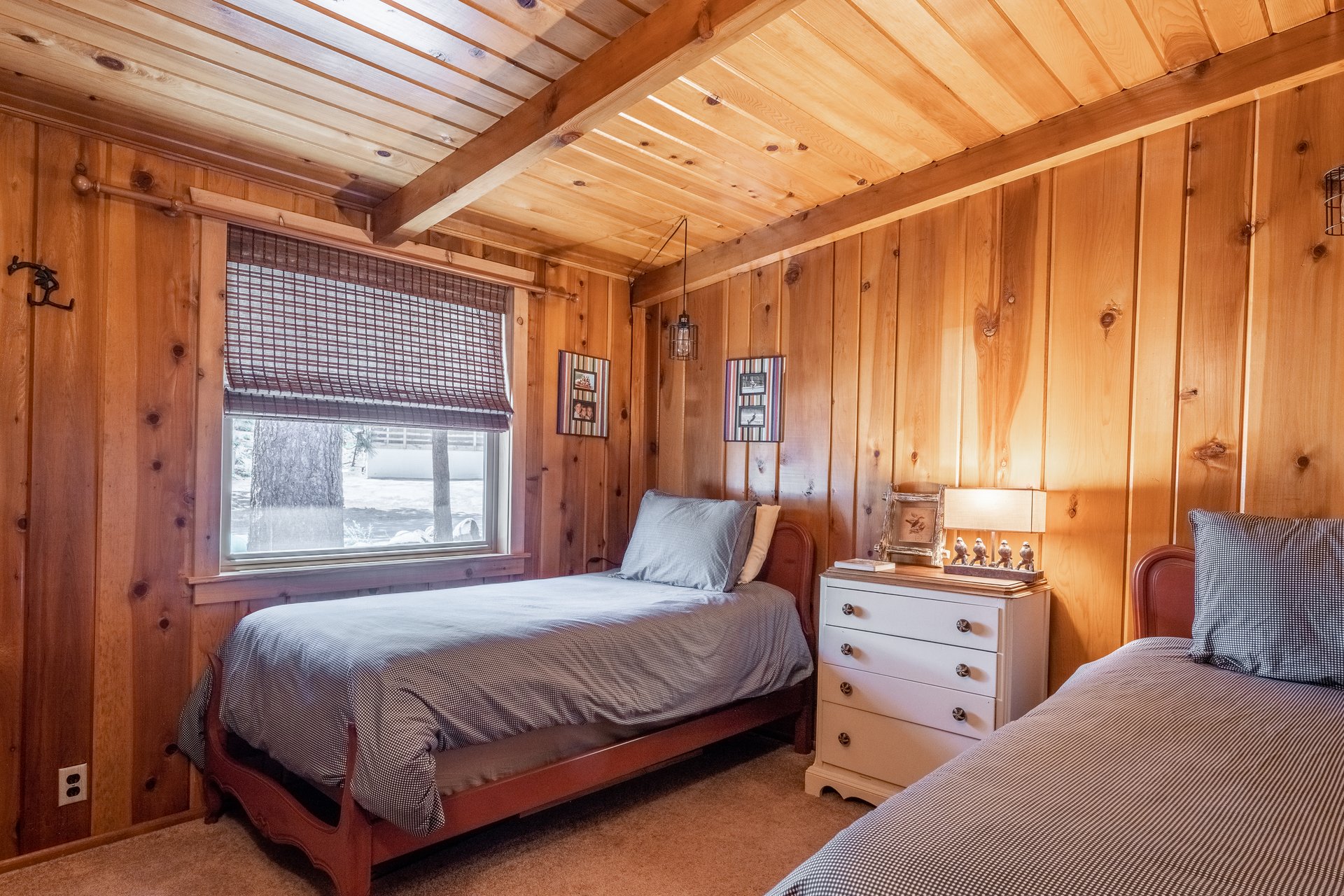 Private Cabin with hot tub, walk to village