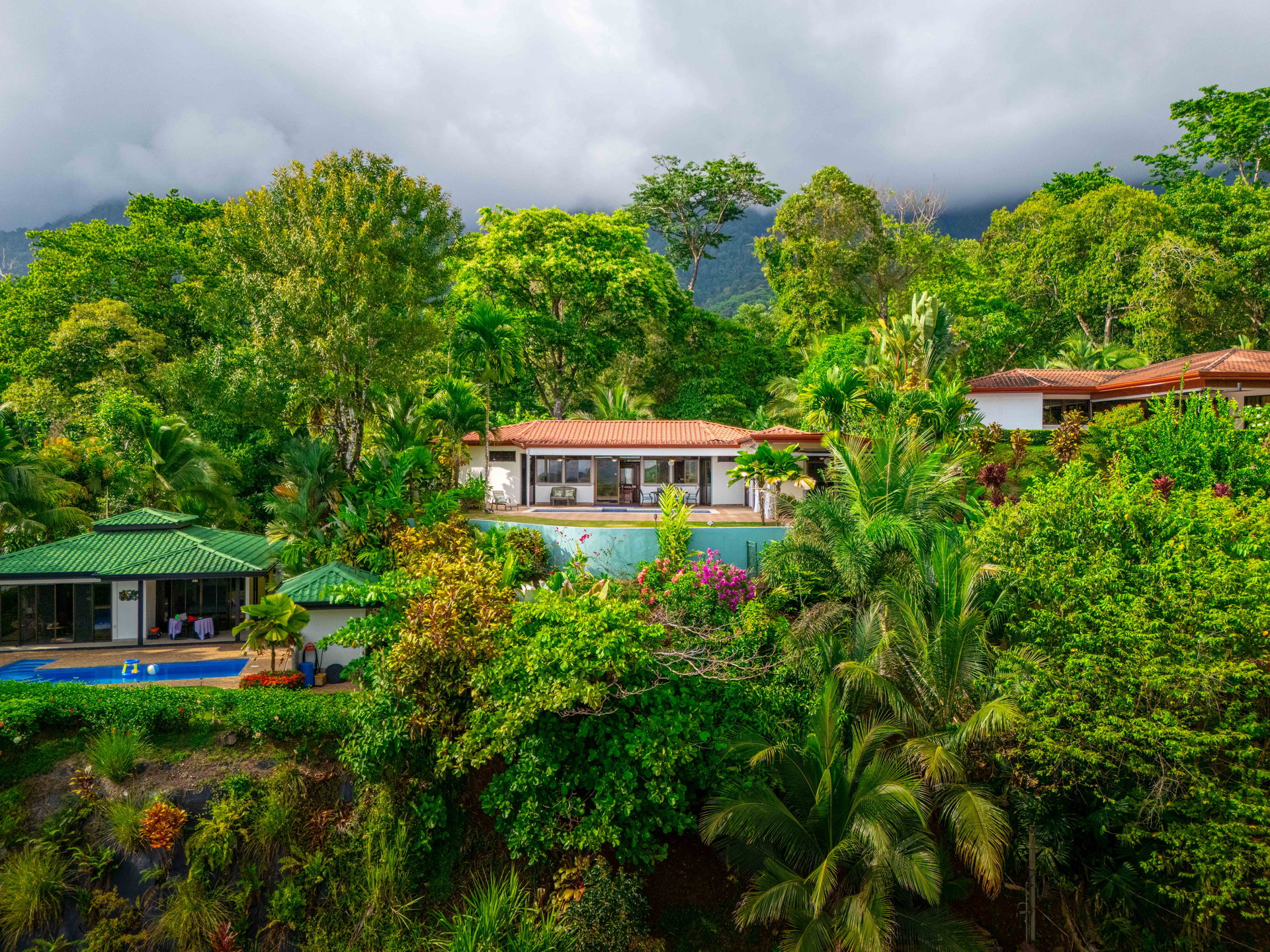 Expansive Ocean Views, Central Ojochal - 3 bed, 3 bath!