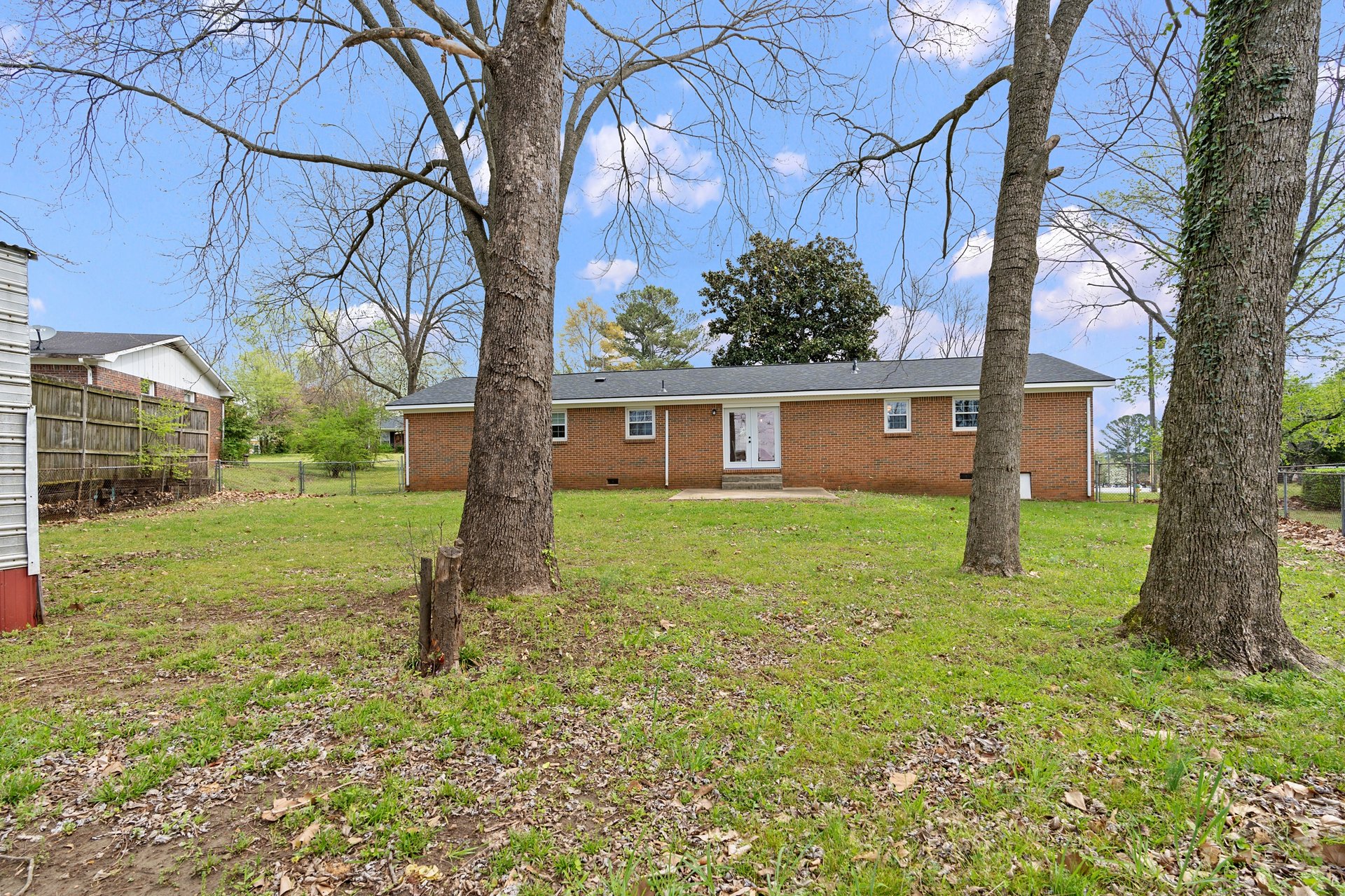 MODERN FURNISHED HOME - NEAR UAH!