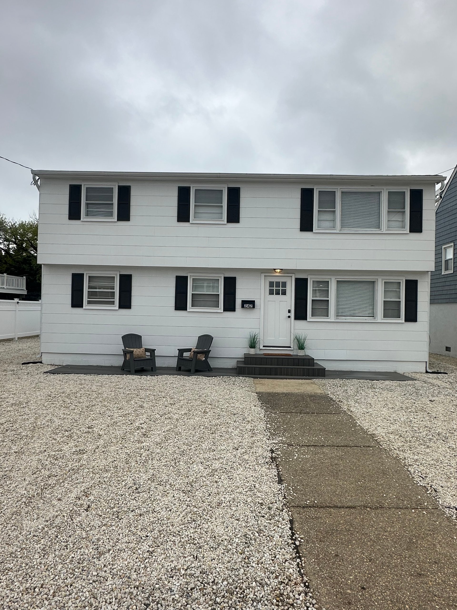 242 W 14th St. (upstairs unit) 