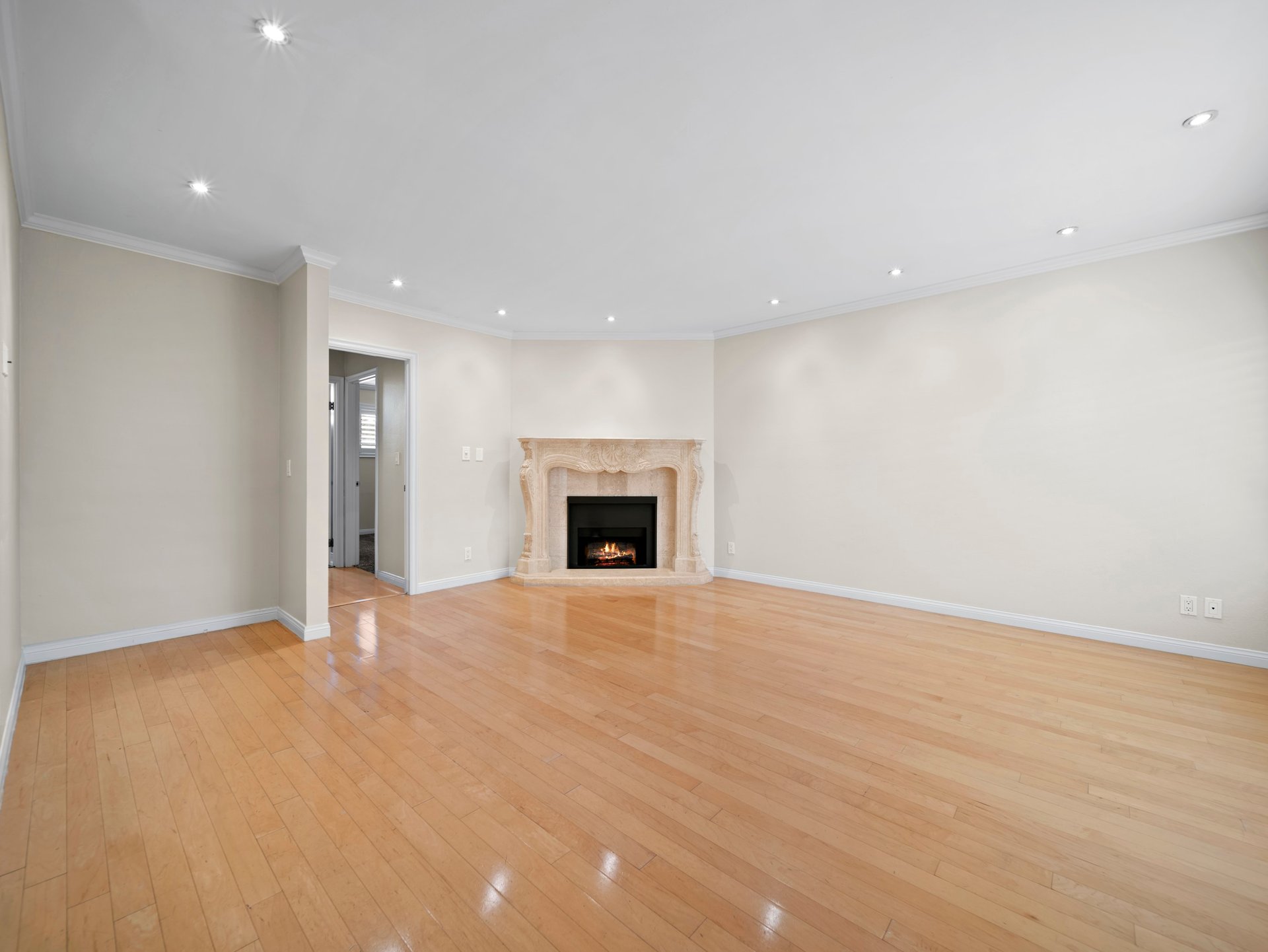LEASED | 837 N West Knoll Dr Unit 319