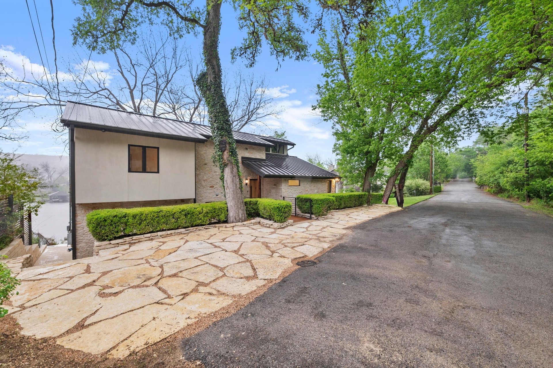 1606 Ski Slope Drive