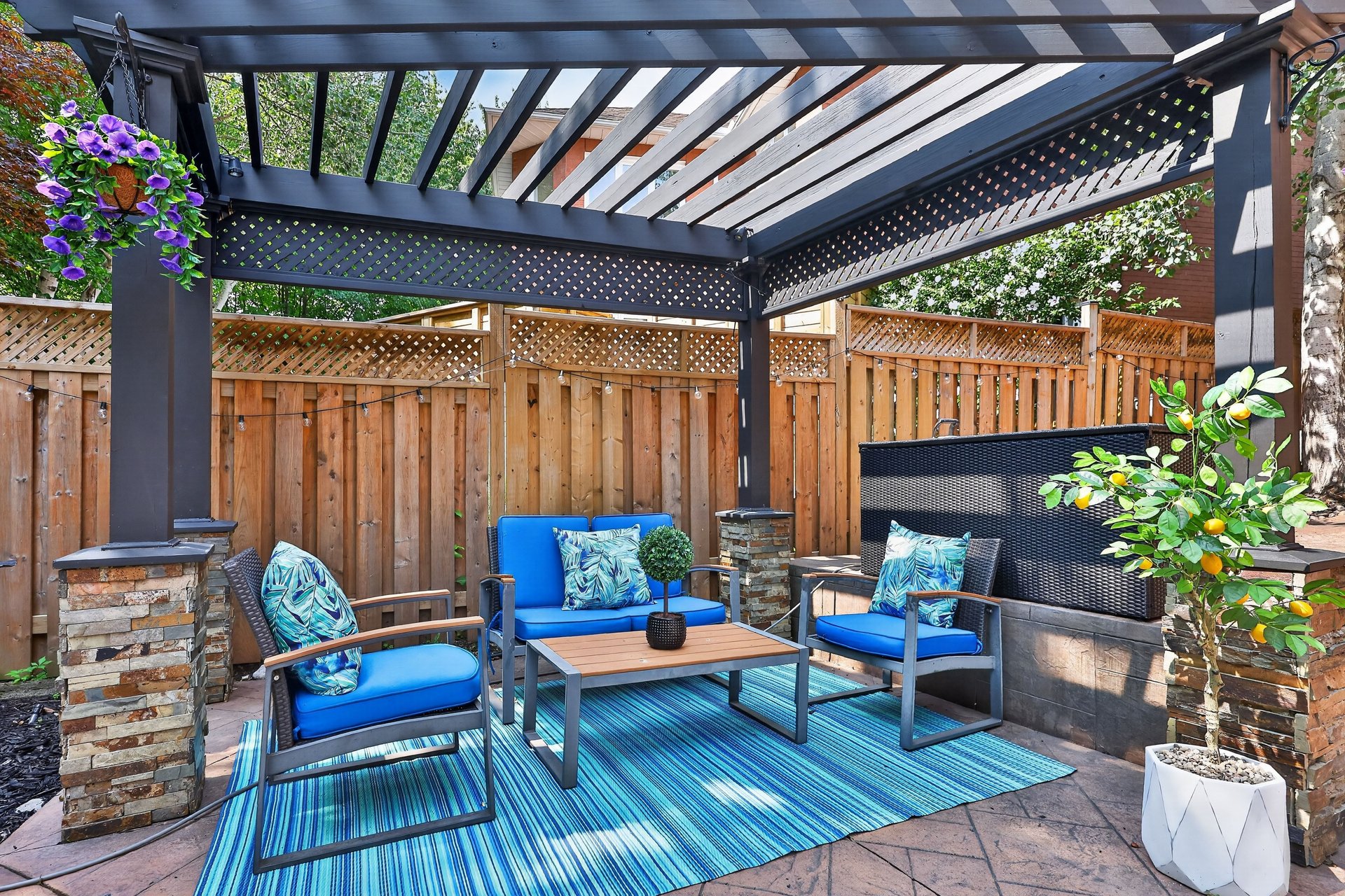 324 Oakridge Court, Oakville