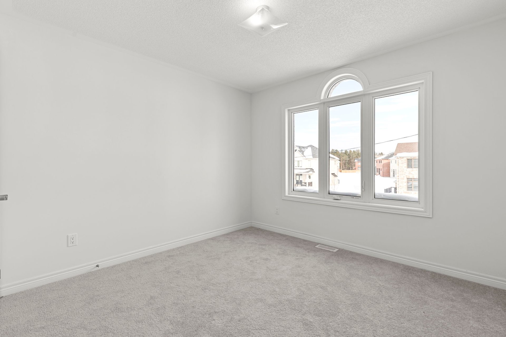 52 Baycroft Boulevard