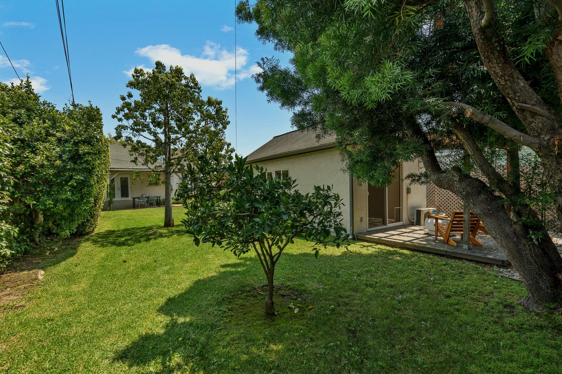 Re-imagined Quaint Country English with Guest House and Grand Rear Yard!