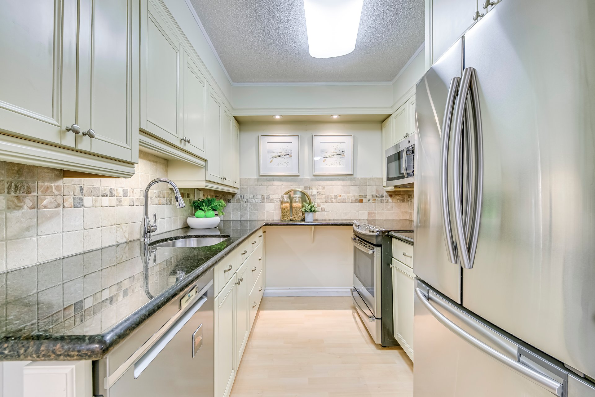 185 Robinson St 205